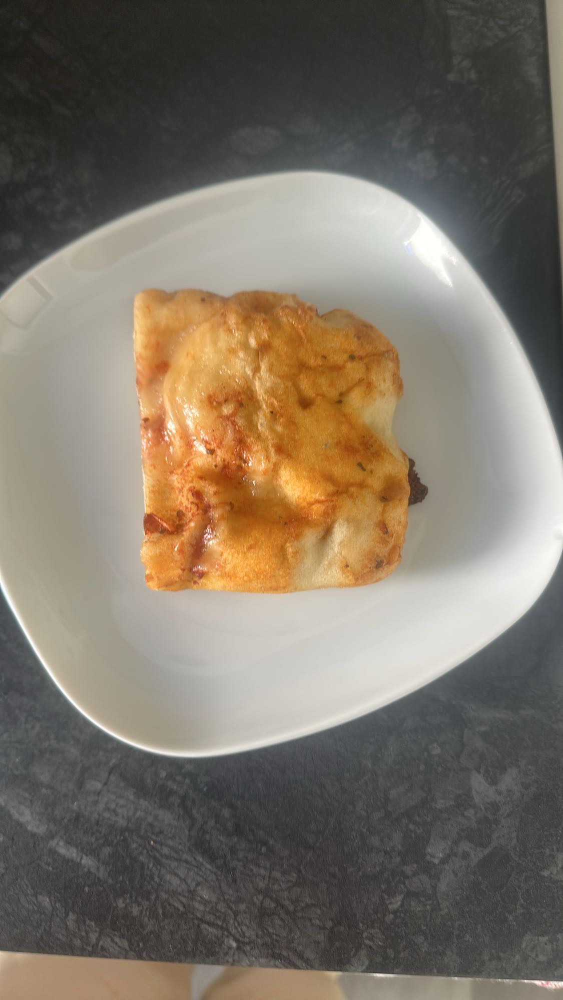 Peynirli pizza dilimi