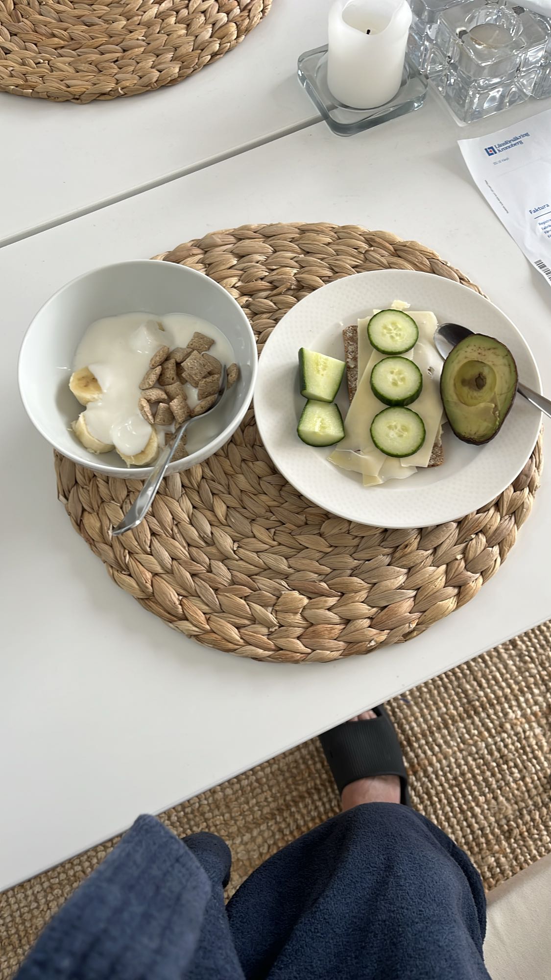 Frukost med yoghurt & knäcke