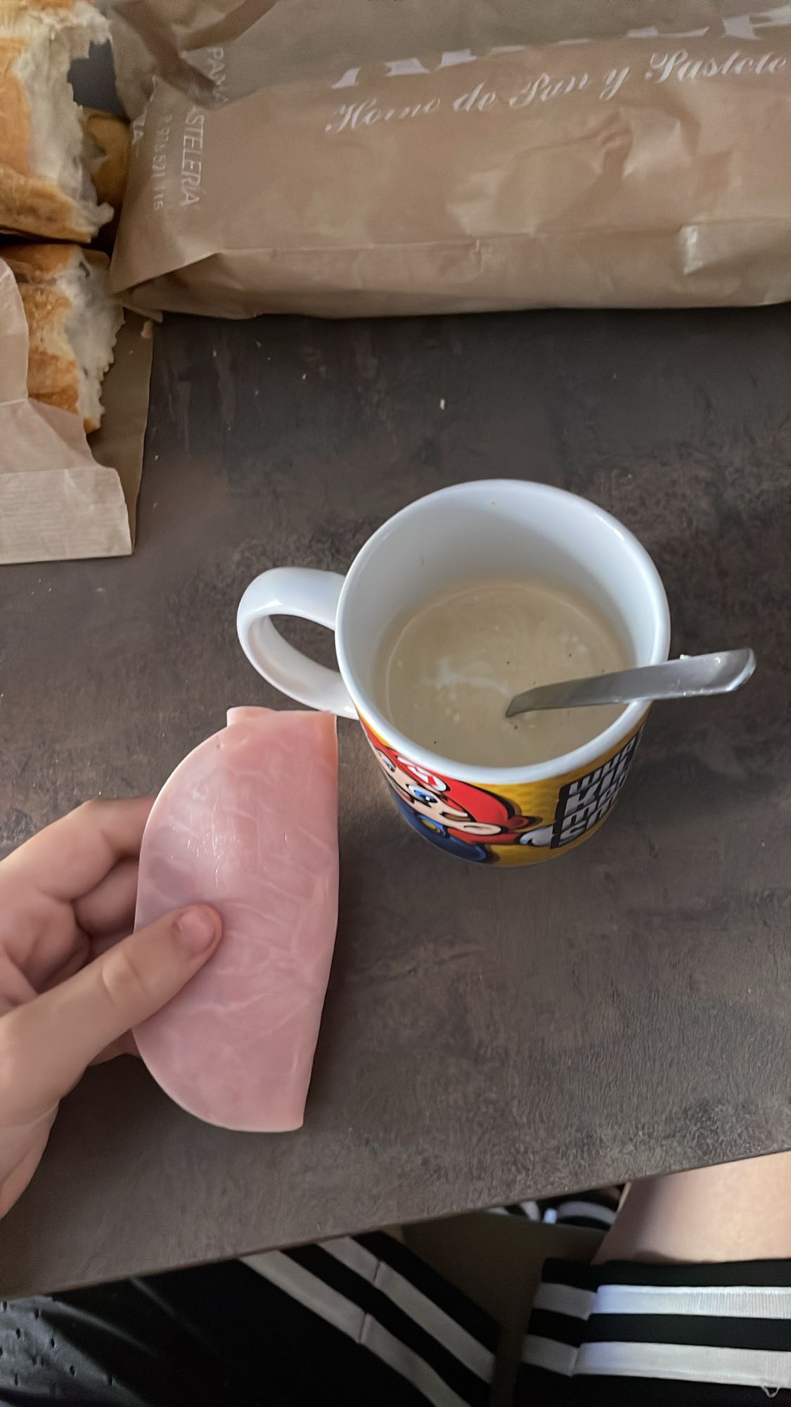 Desayuno con café y jamón