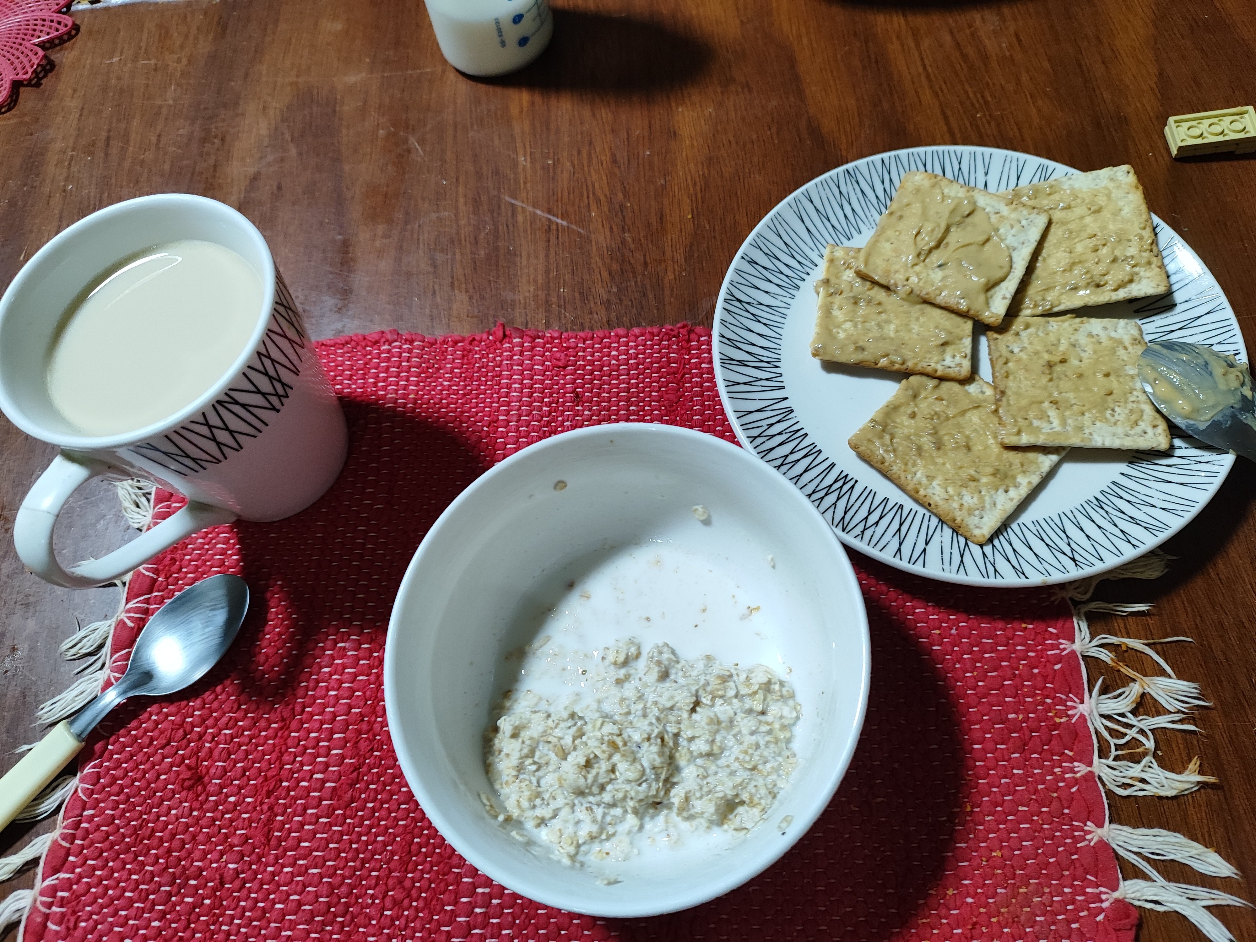 Desayuno con galletas y avena