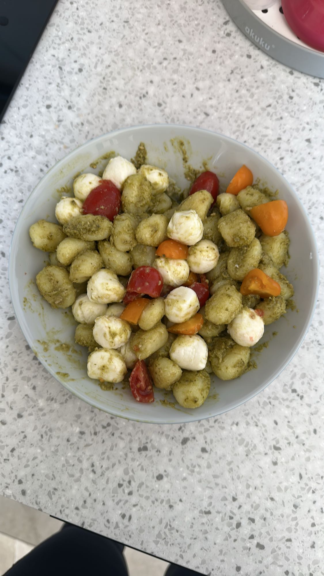 gnocchi z pesto i mozzarellą