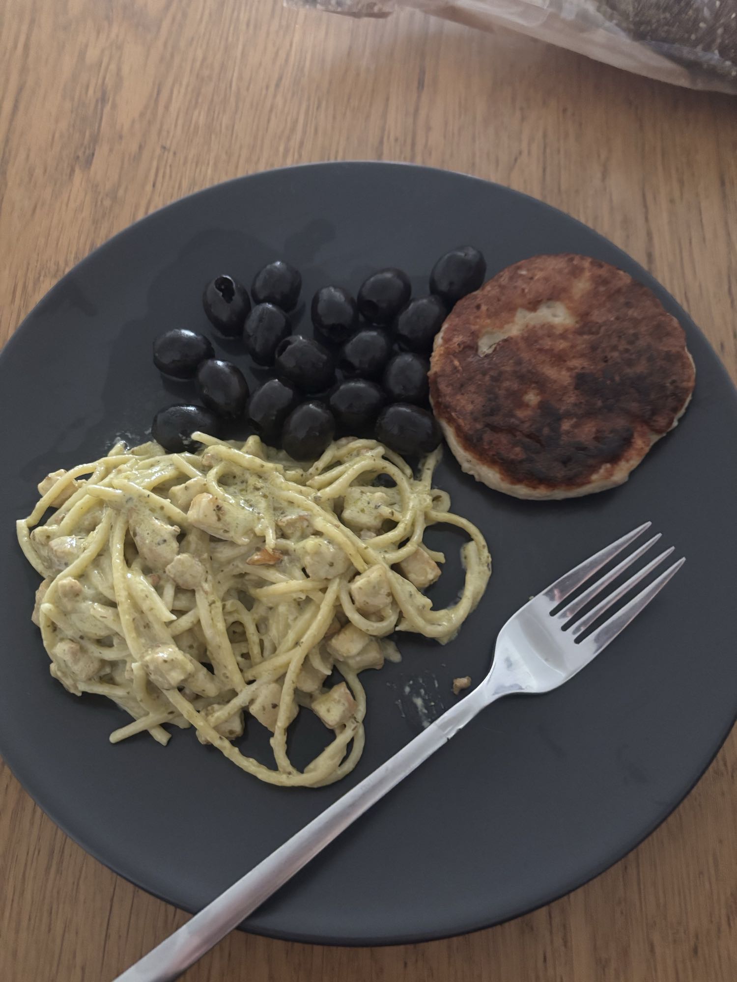 Pasta, olives & patty