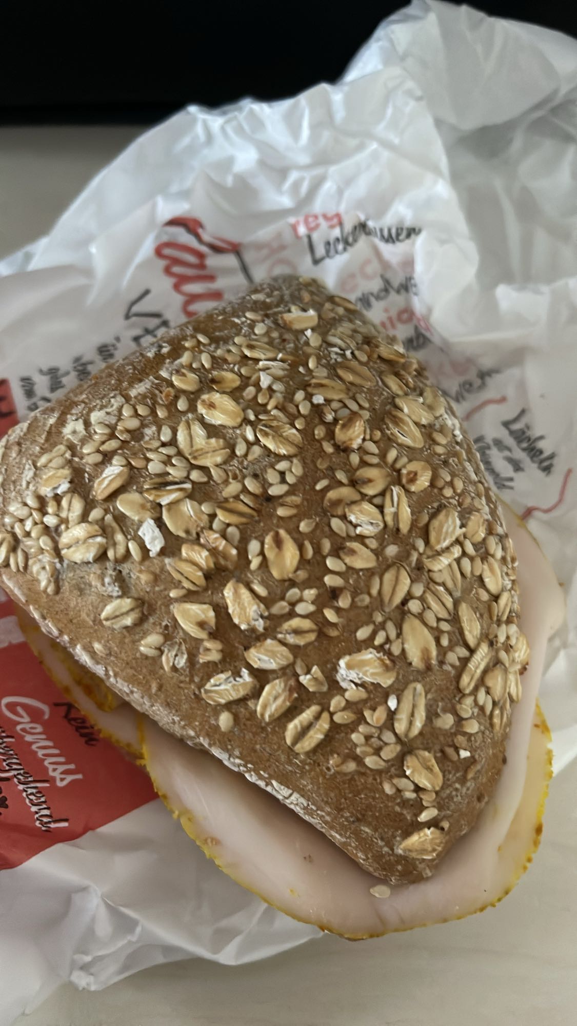 Körnerbrötchen mit Pute