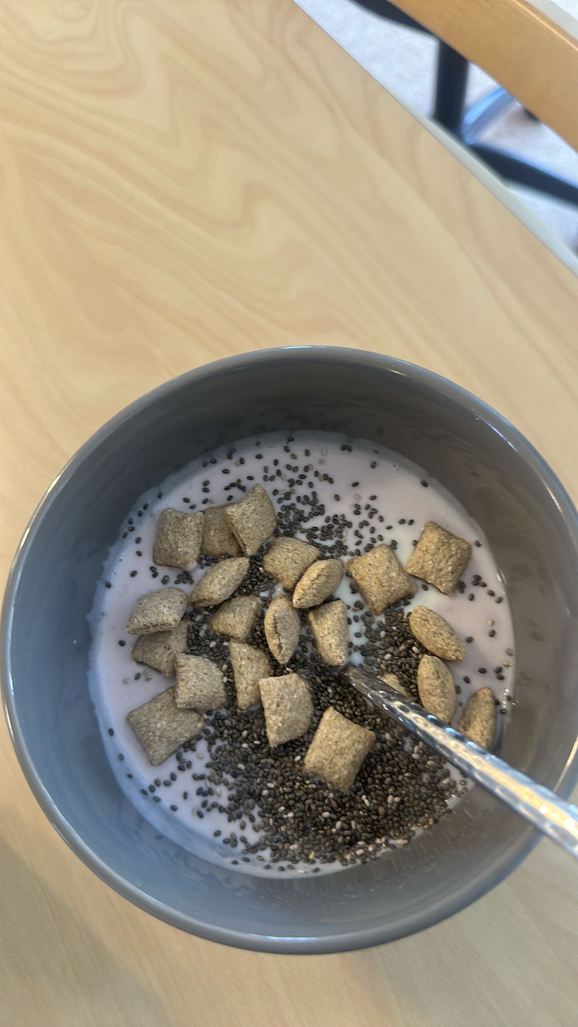Yoghurt med flingor & chia