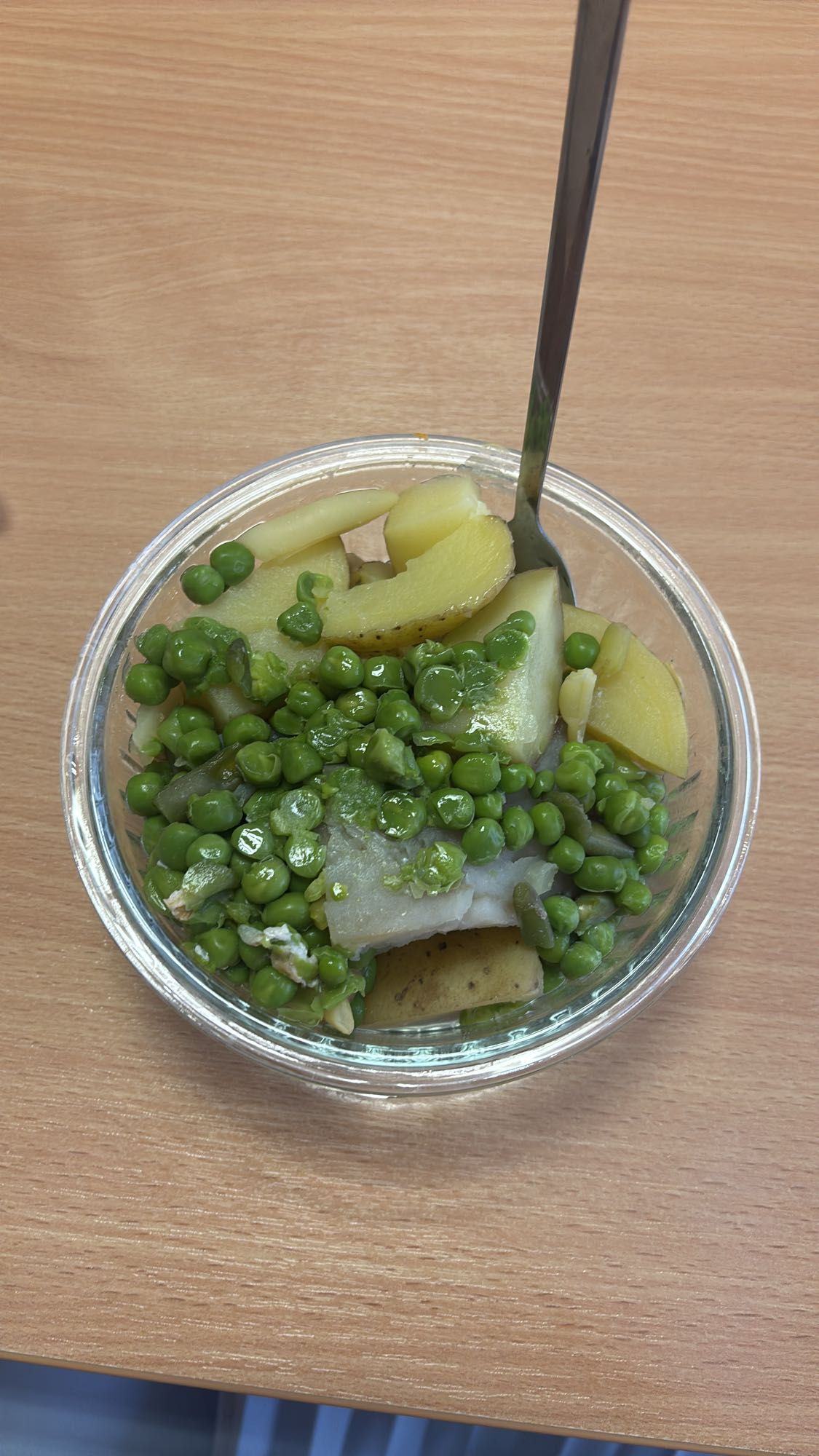 Ziemniaki, groszek, ryba