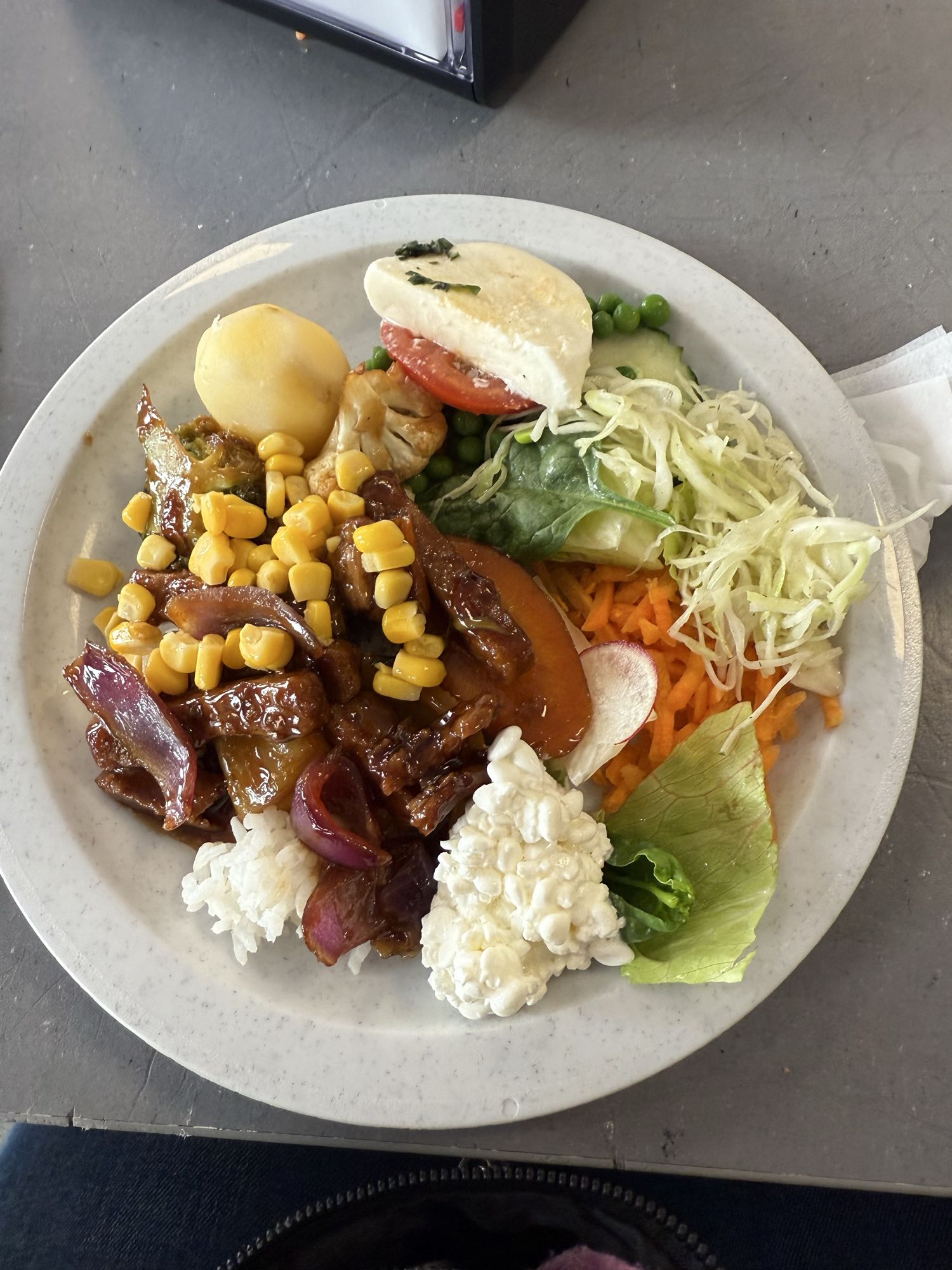 Blandad lunch med kött