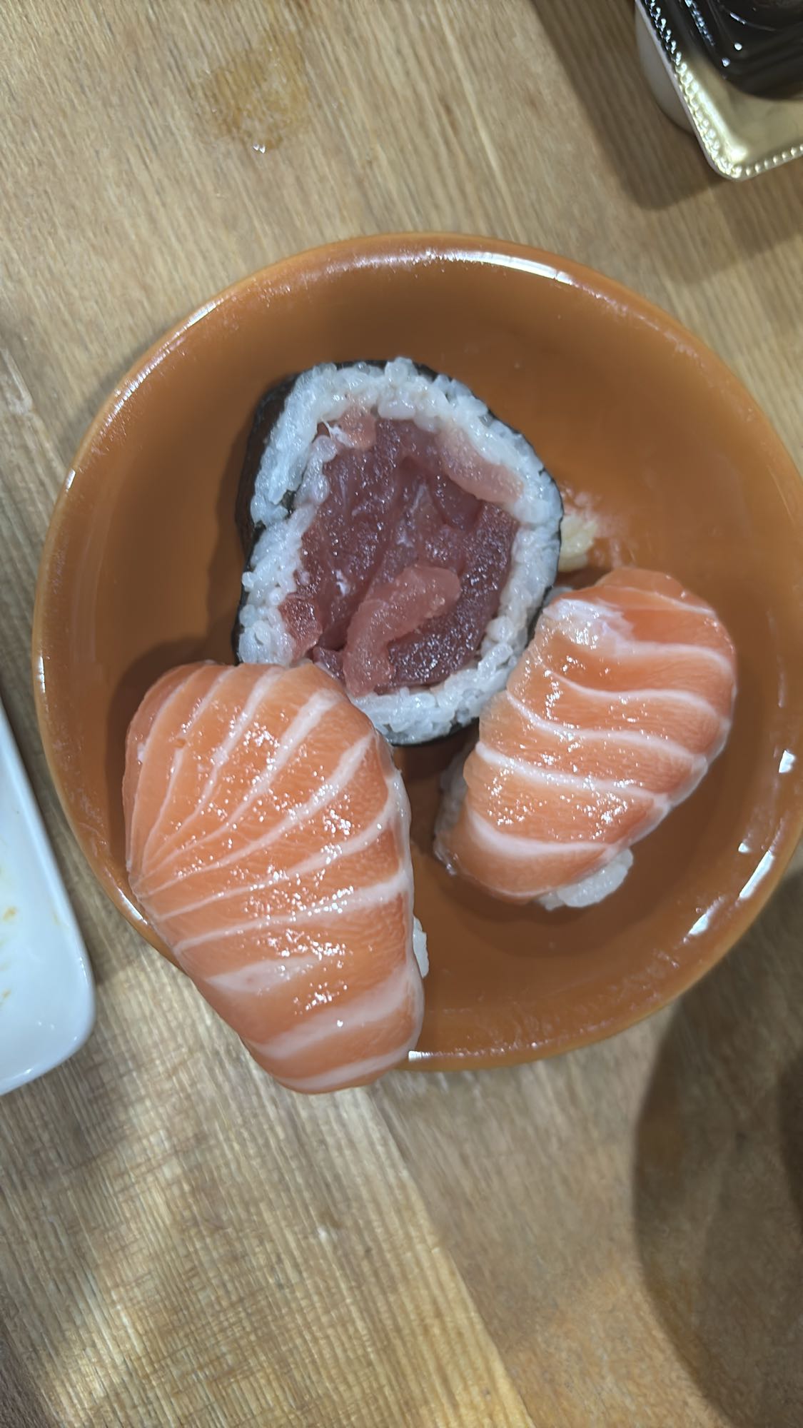 サーモンとまぐろ寿司