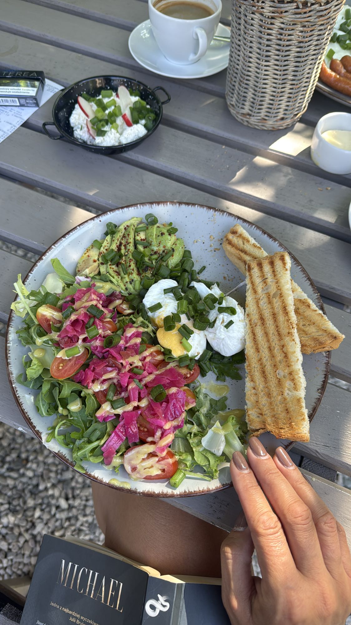 sałatka z jajkiem i awokado