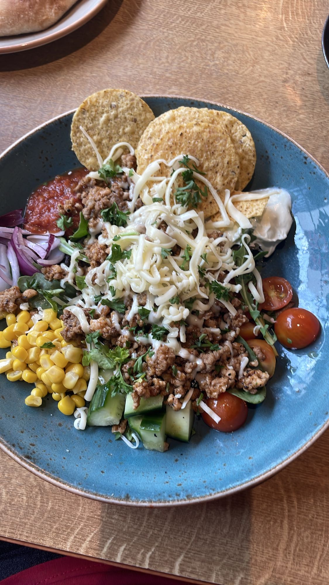 Tacoliknande salladsskål