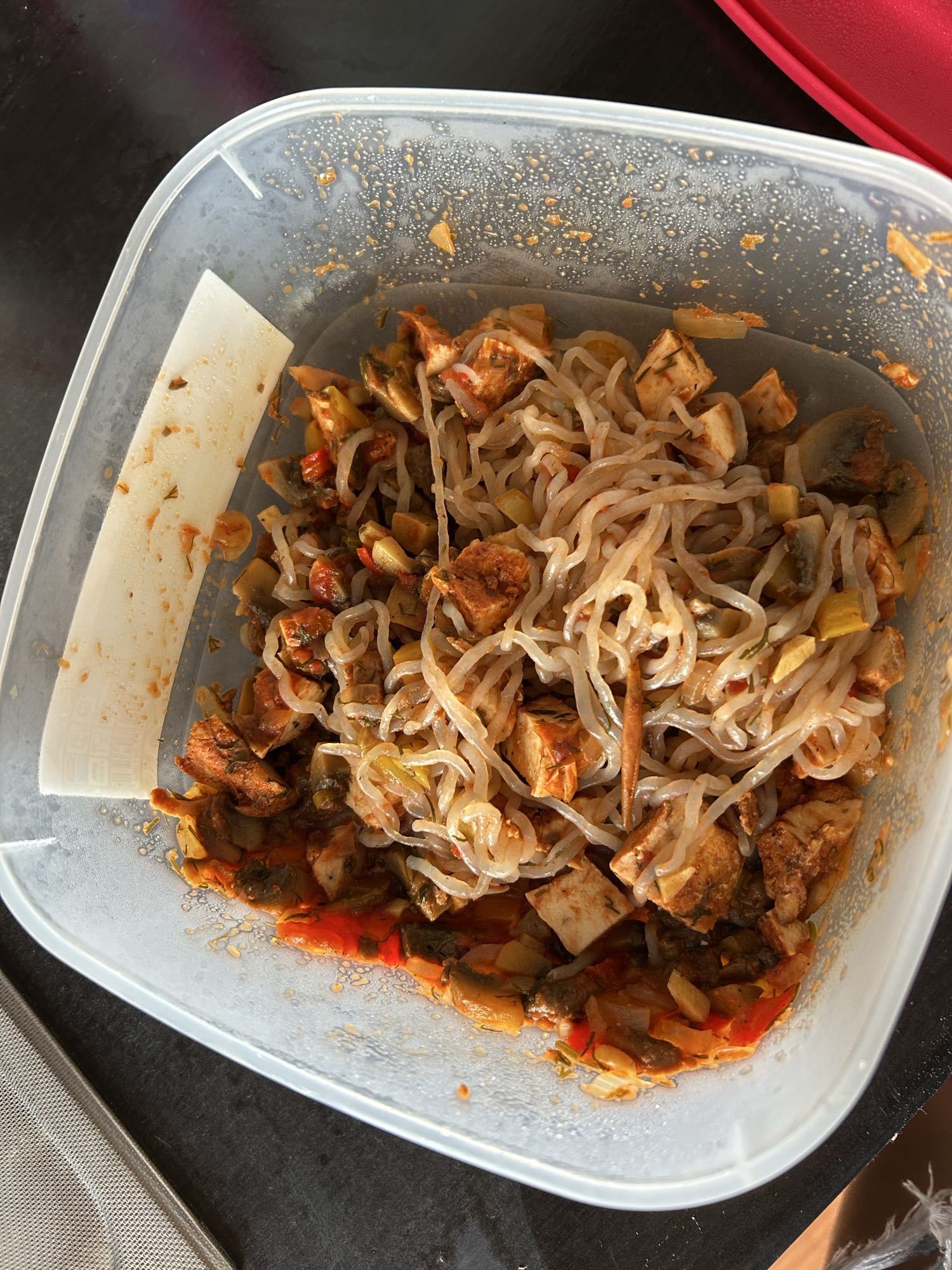 Paste konjac cu piept de pui și tocăniță de ciuperci