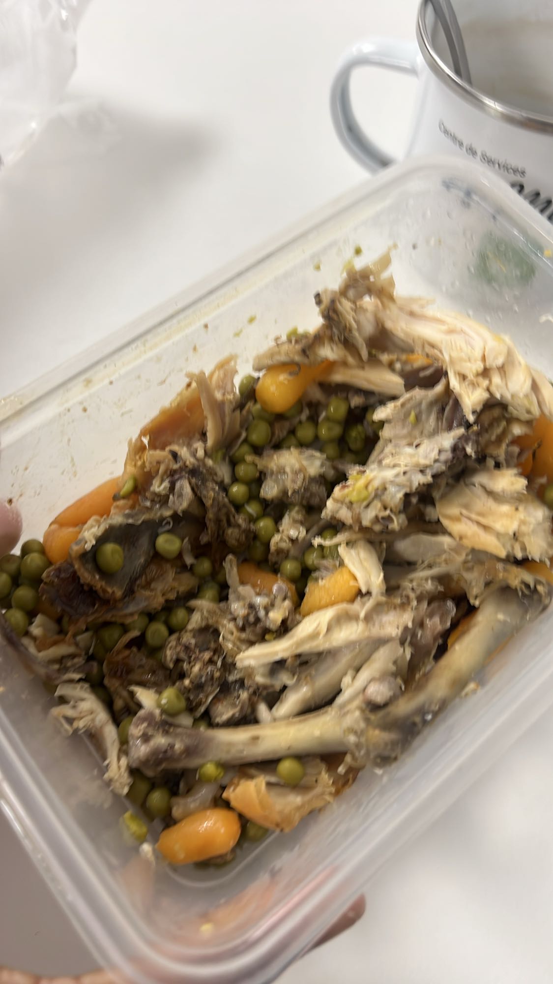 Poulet, carottes et petits pois