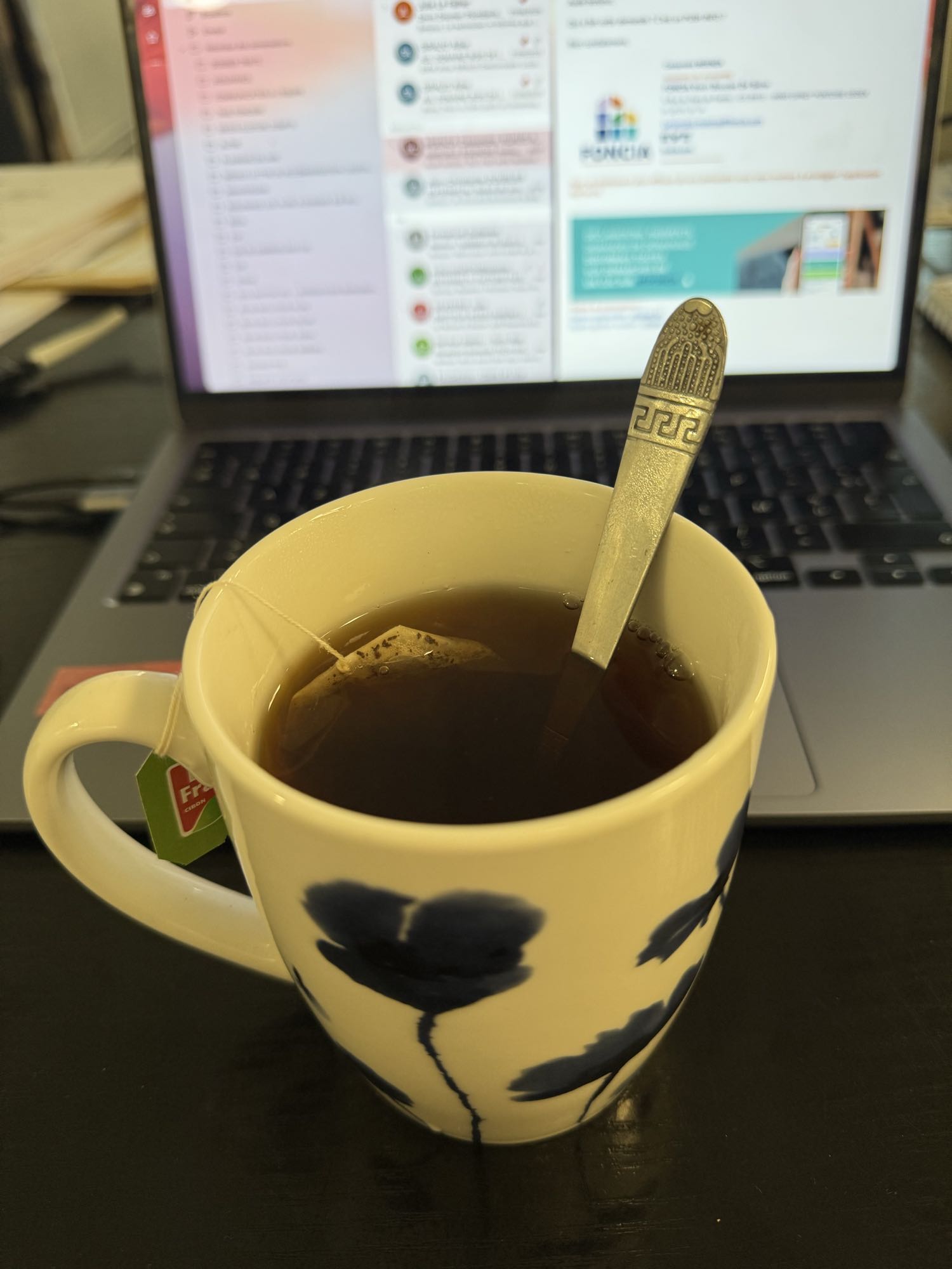 Tasse de thé citron avec sucre