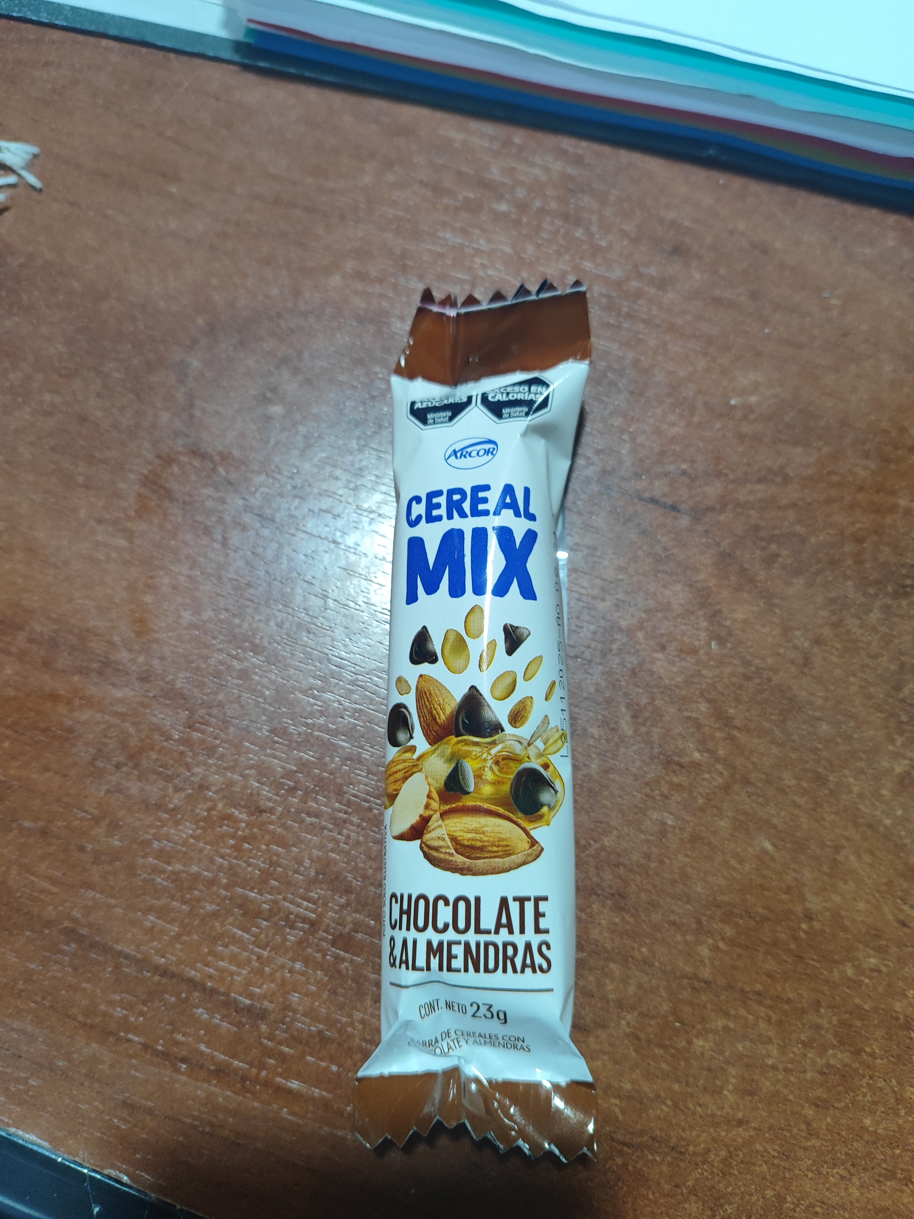 Barra cereal chocolate almendras