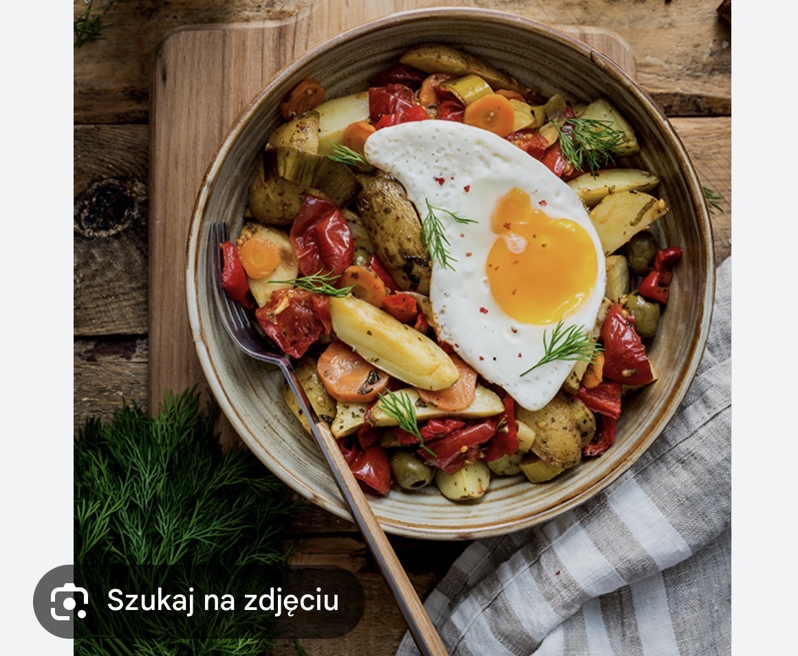 Jajko sadzone z warzywami