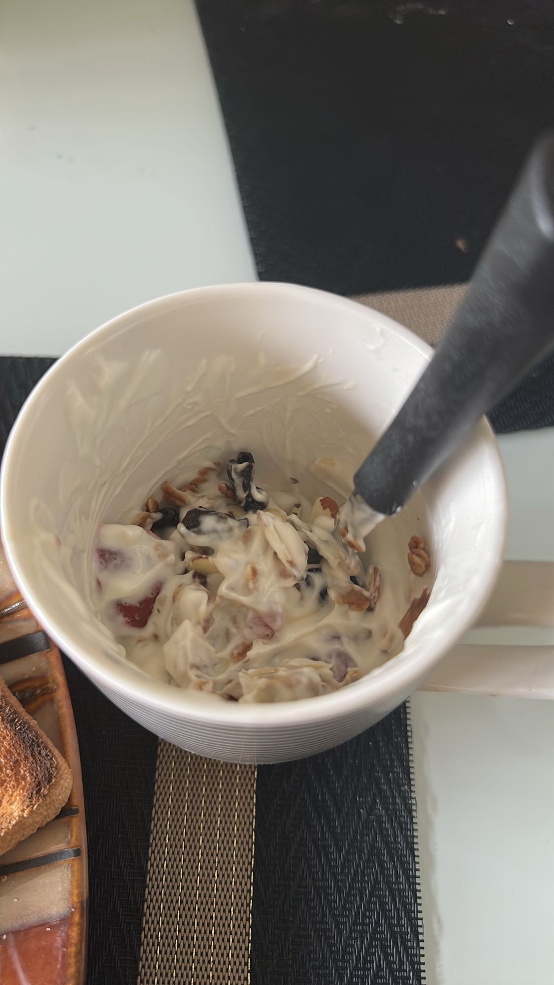 yogur con frutas y nueces