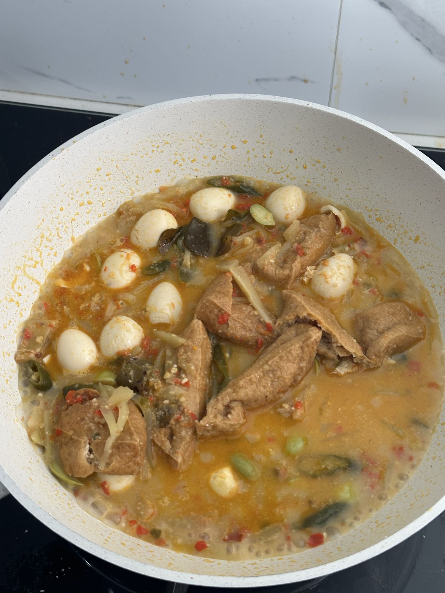 Spicy tofu and quail egg stew