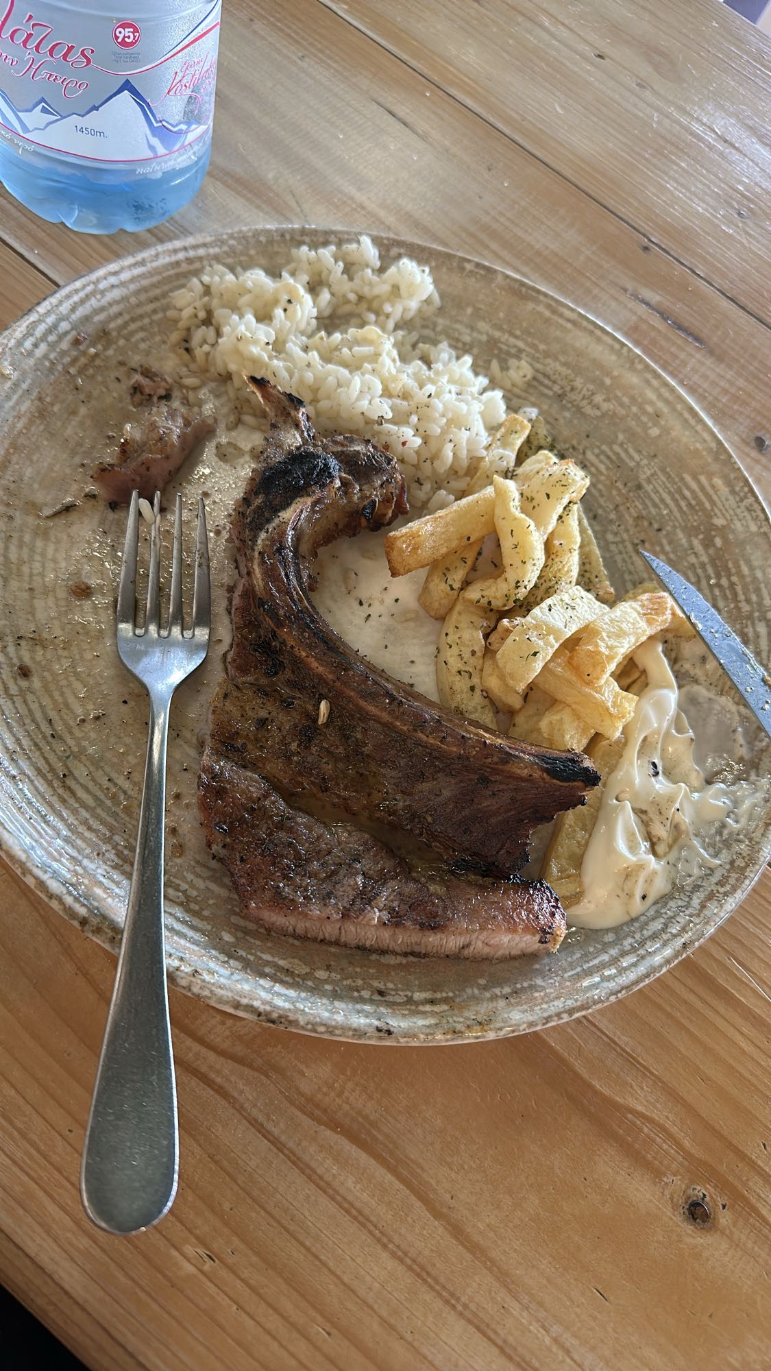 Μπριζόλα με ρύζι και πατάτες