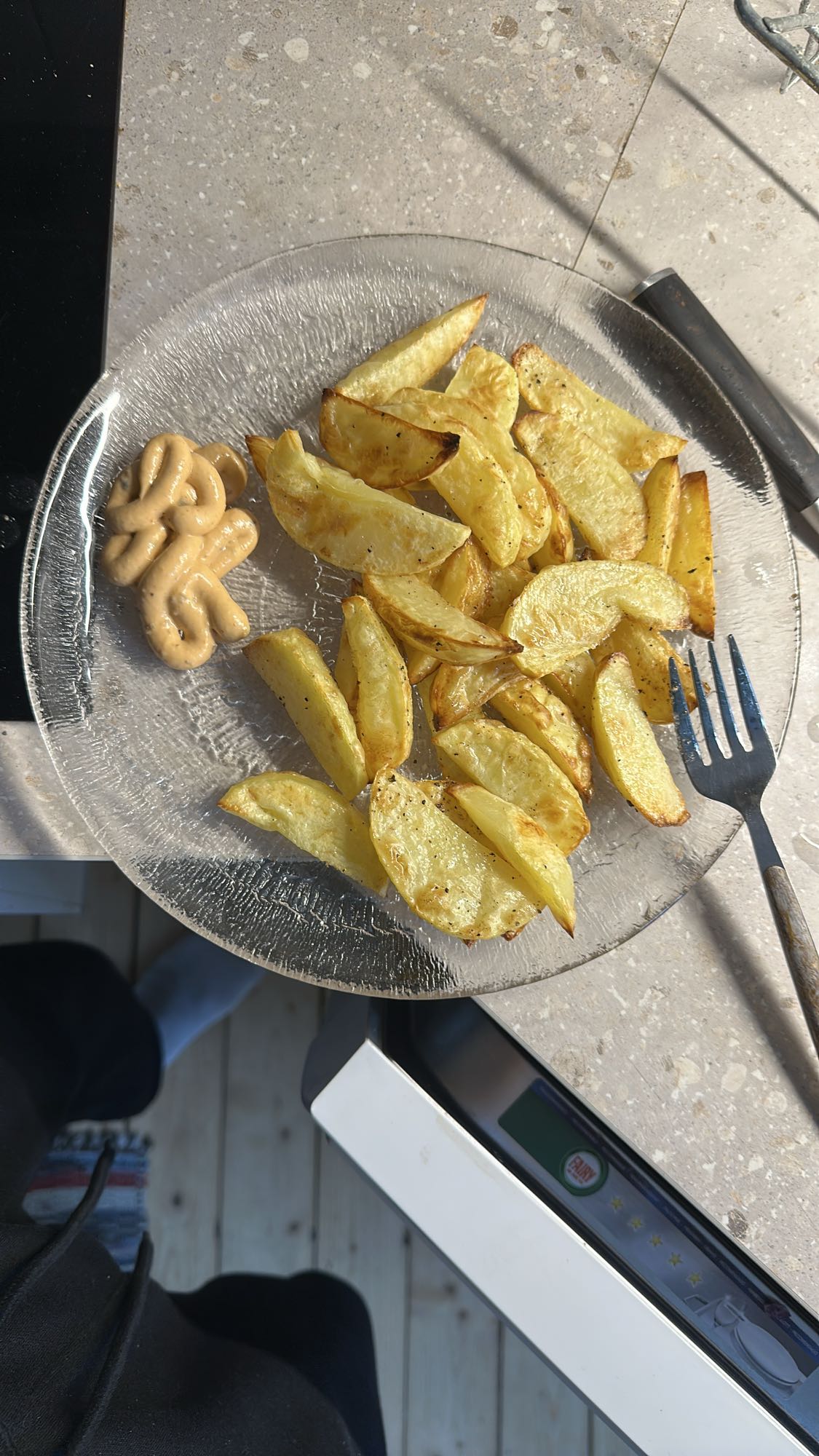 Ugnsbakade potatisklyftor med sås