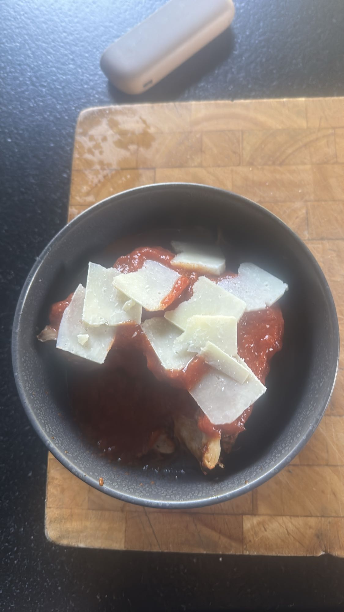 Kurczak z sosem pomidorowym i parmezanem