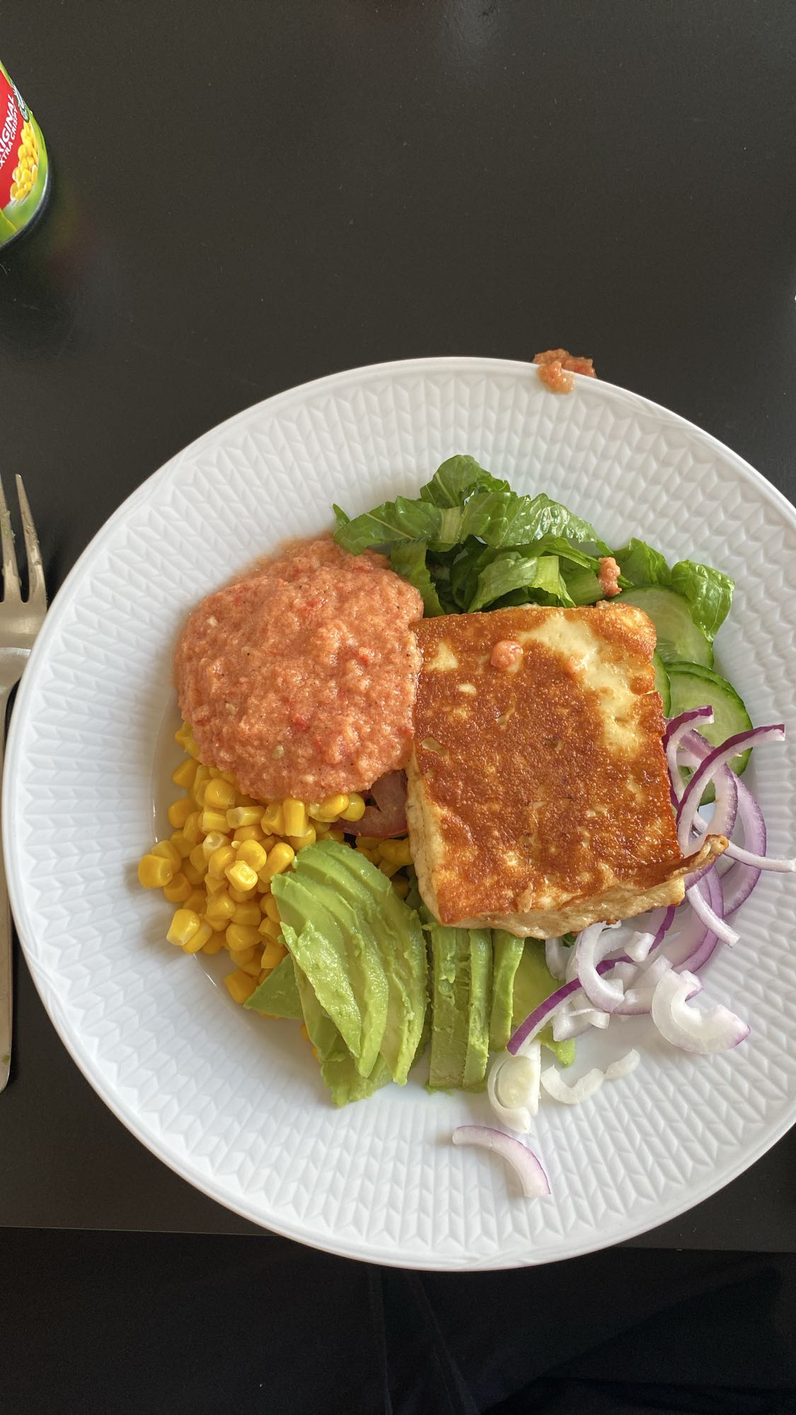 Halloumisallad med sås