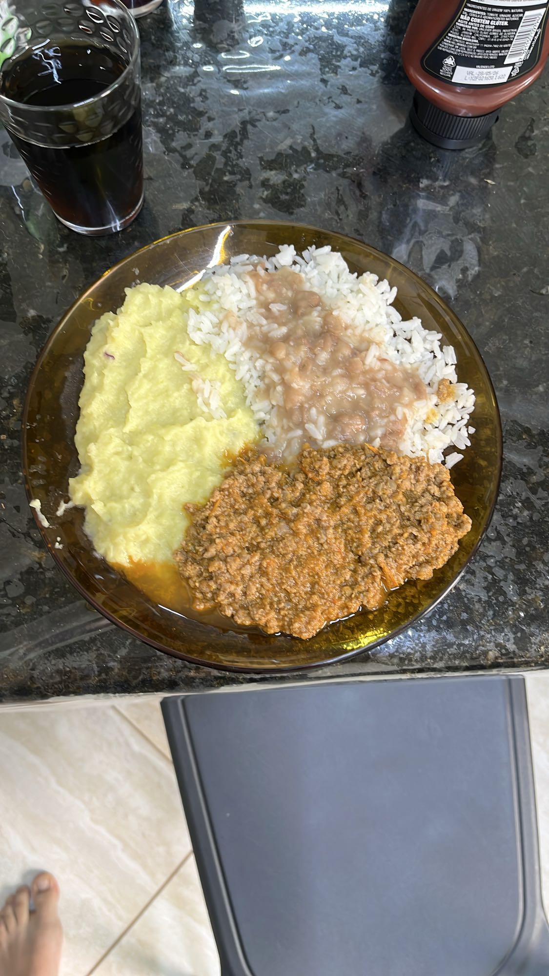 Arroz, purê, carne moída