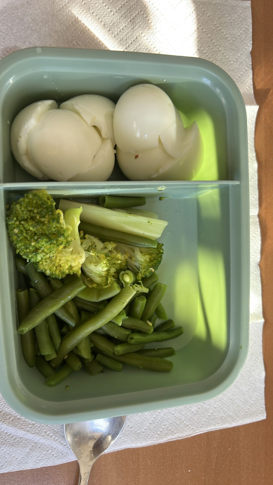 Haşlanmış Yumurta ve Sebze