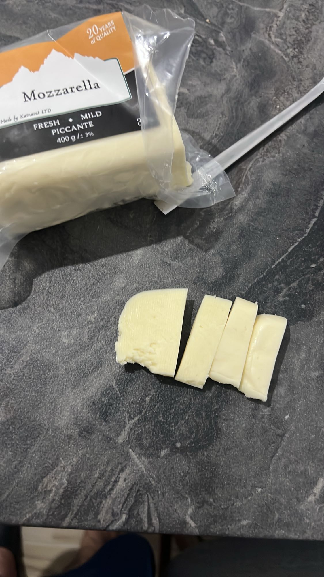 մոցարելլա պանիր