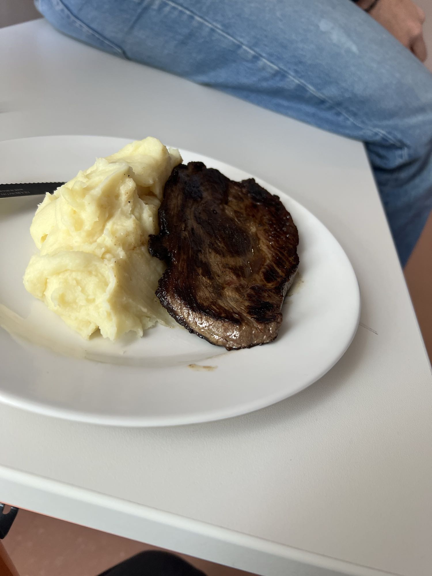 Puré de patatas y carne