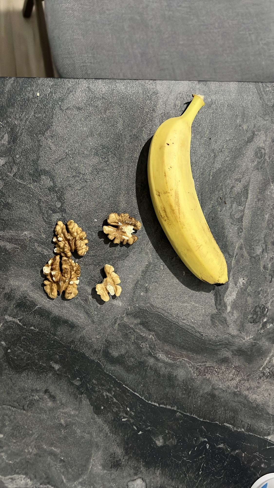 Բանան և ընկույզ