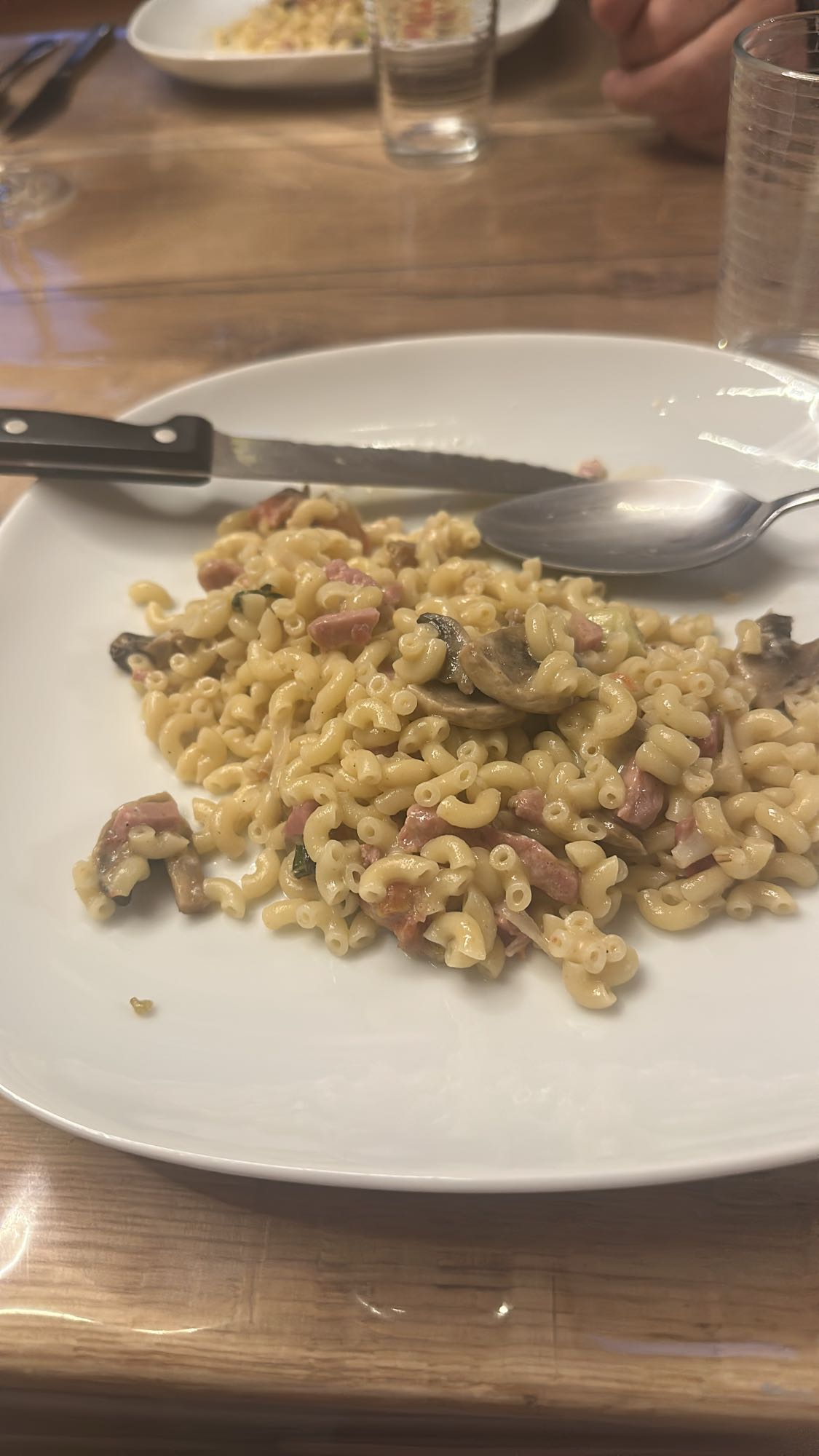 Creamy pasta with ham