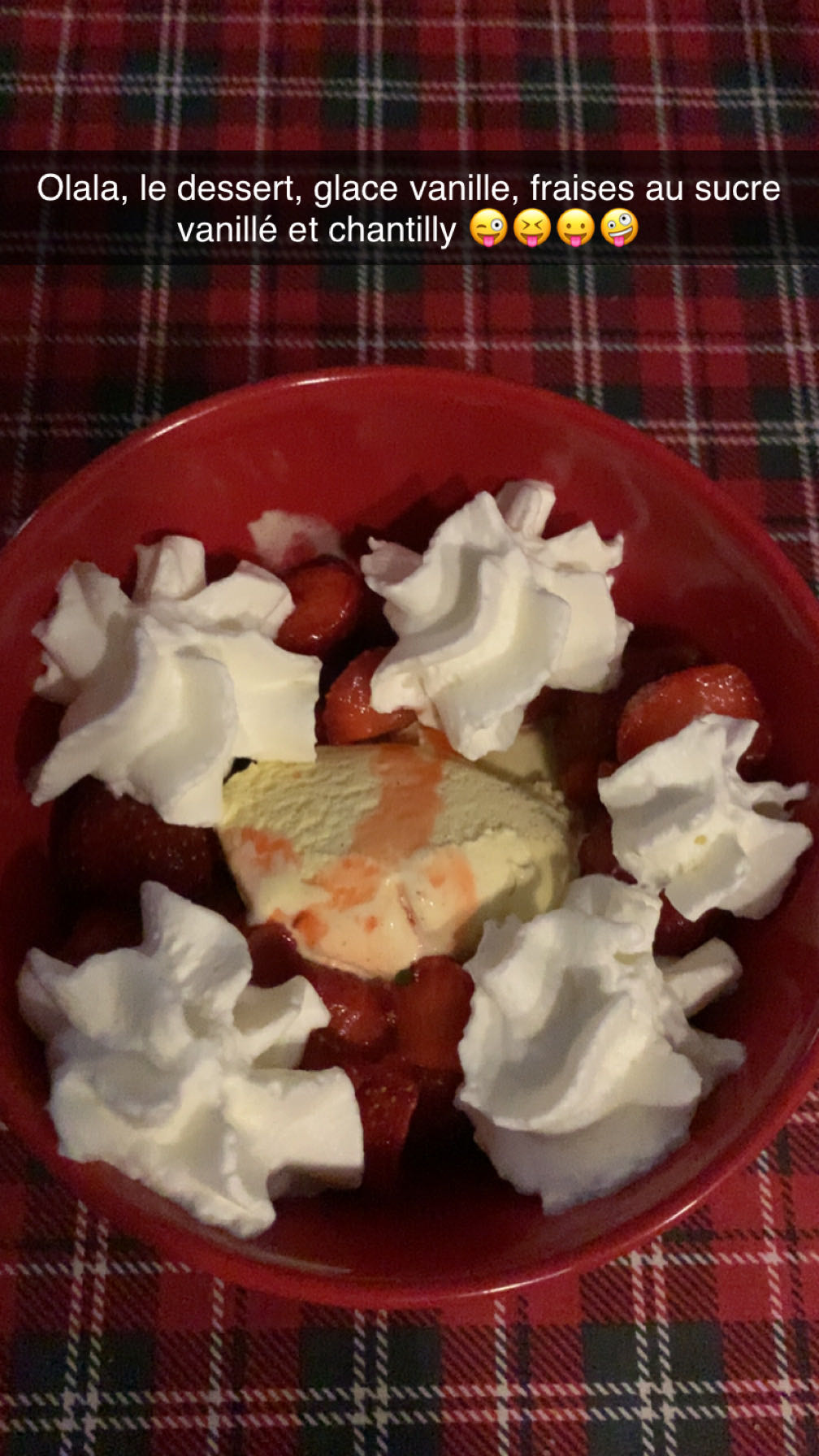 Glace vanille et fraises