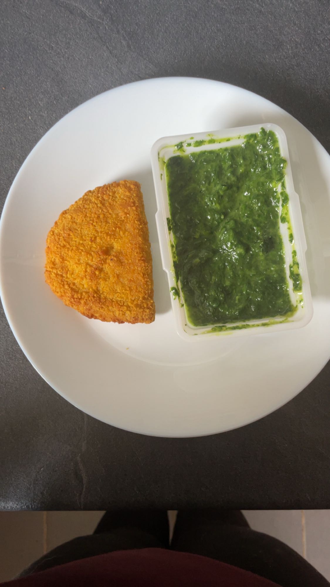 Épinards et beignet frit