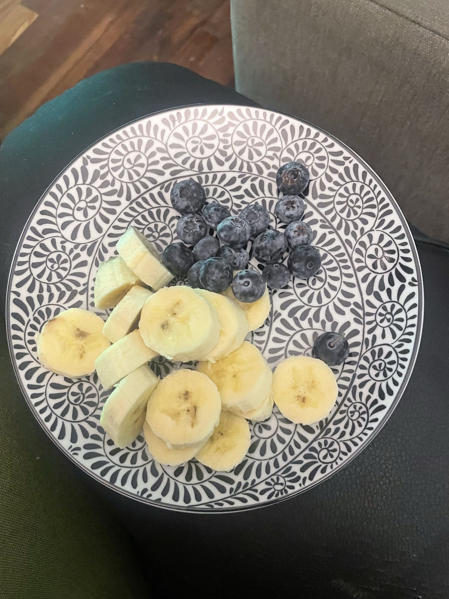 plátano y arándanos
