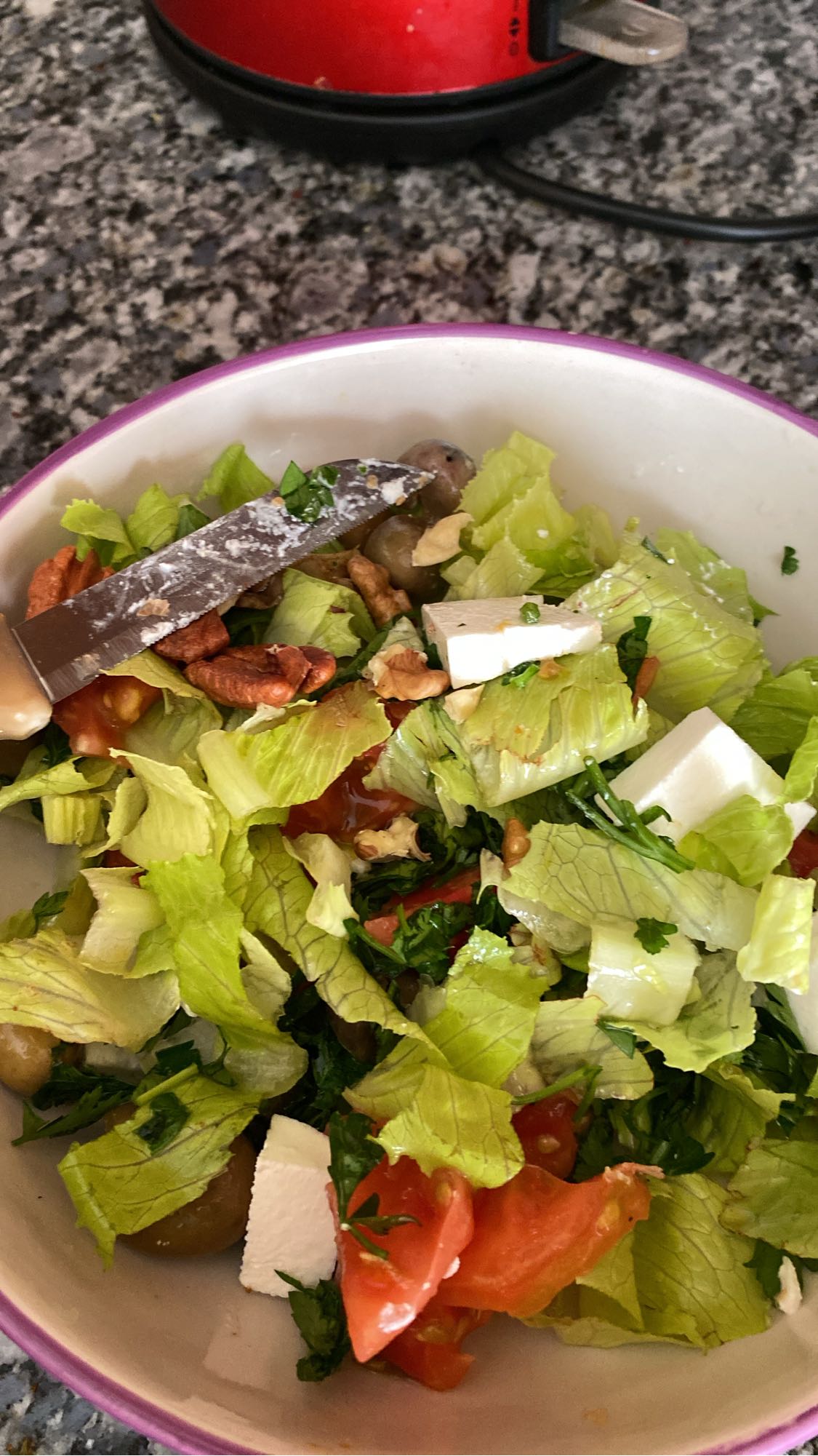 Peynirli cevizli salata