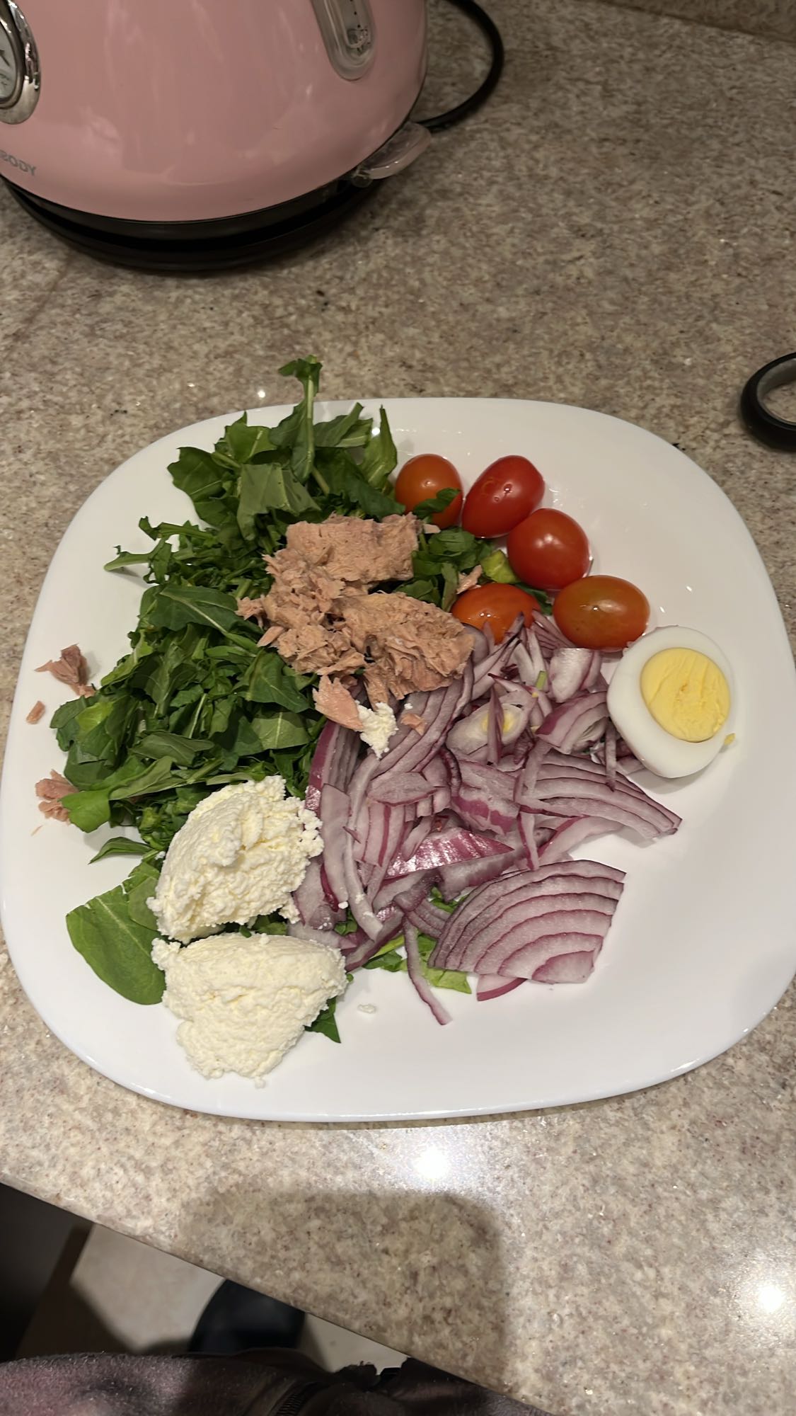 ensalada de atún y huevo