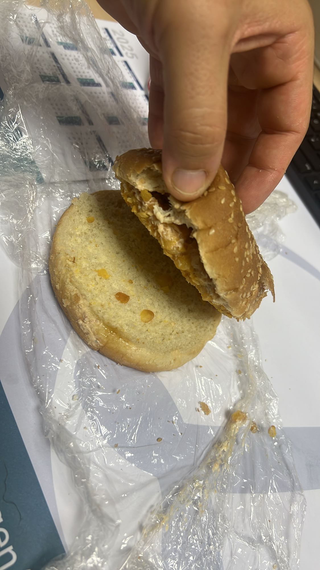 Kipburger met saus