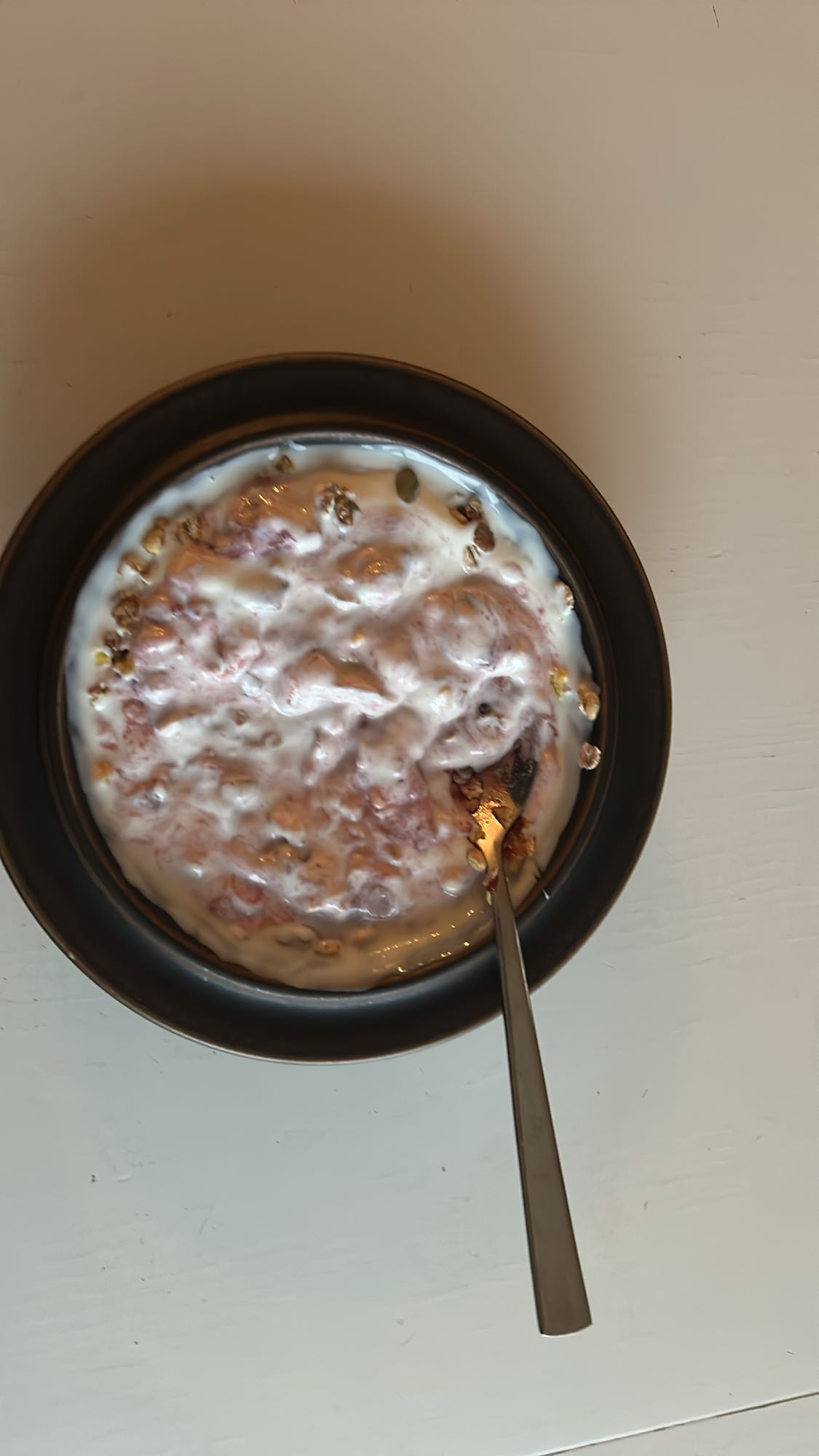 Yoghurt med bär & müsli