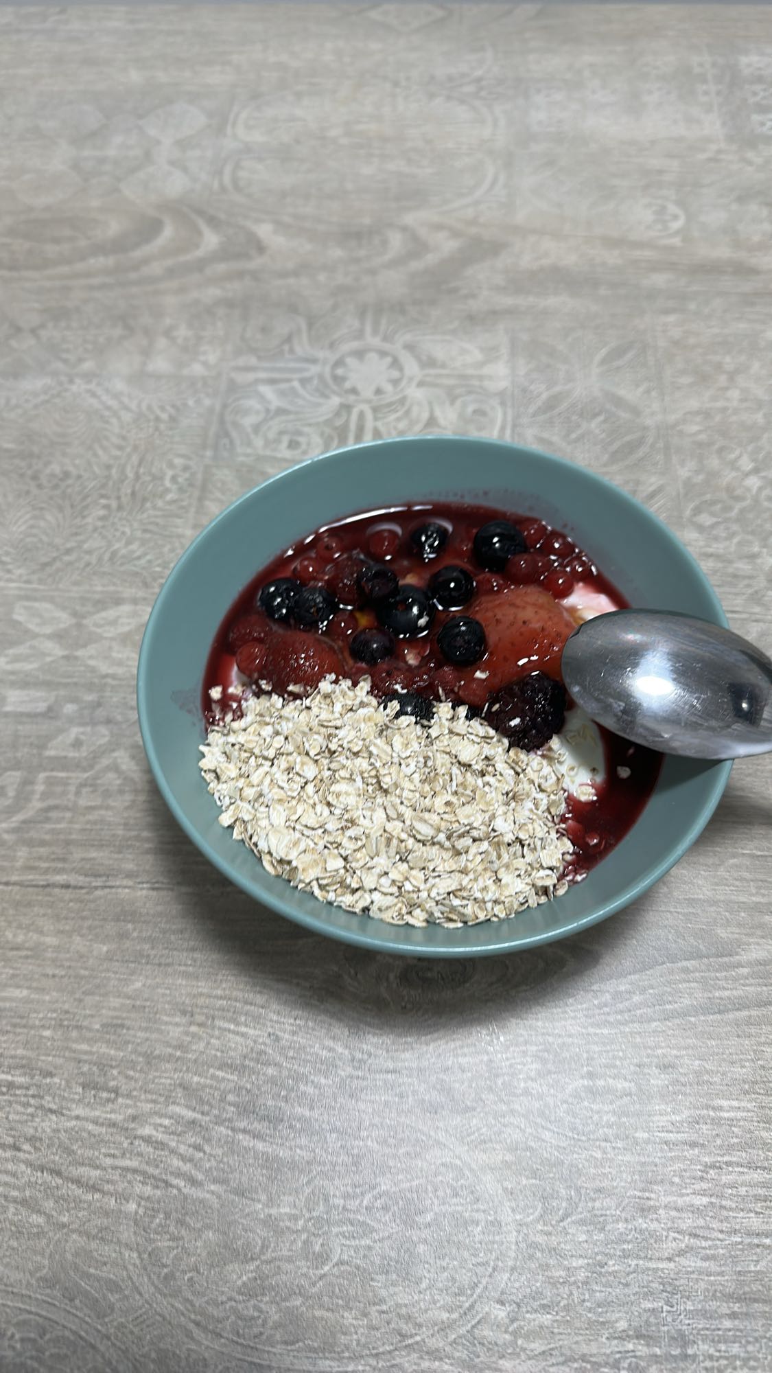yogur con frutas y avena