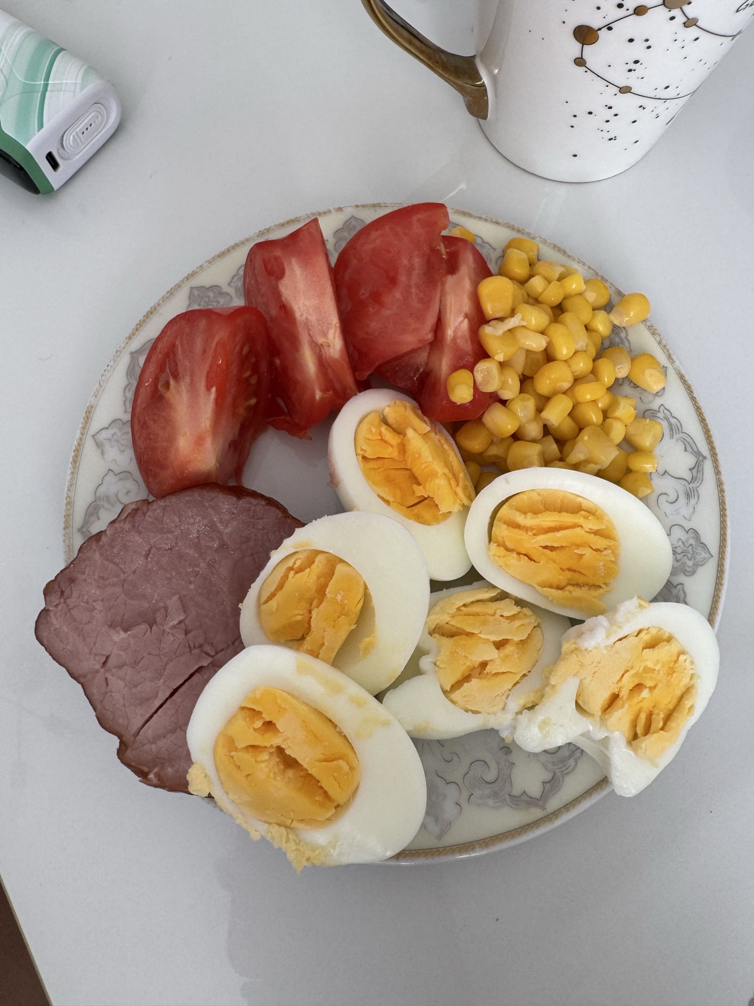 Яйца с говядиной и овощами