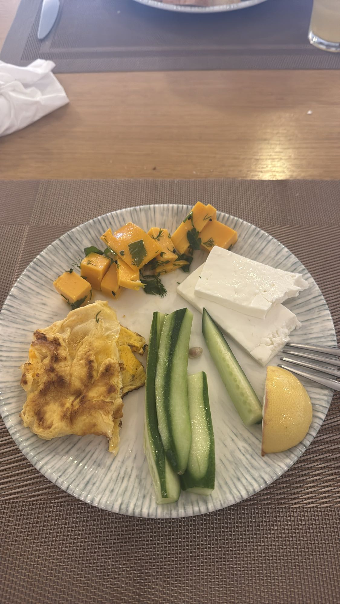 Mic dejun cu brânză și ou