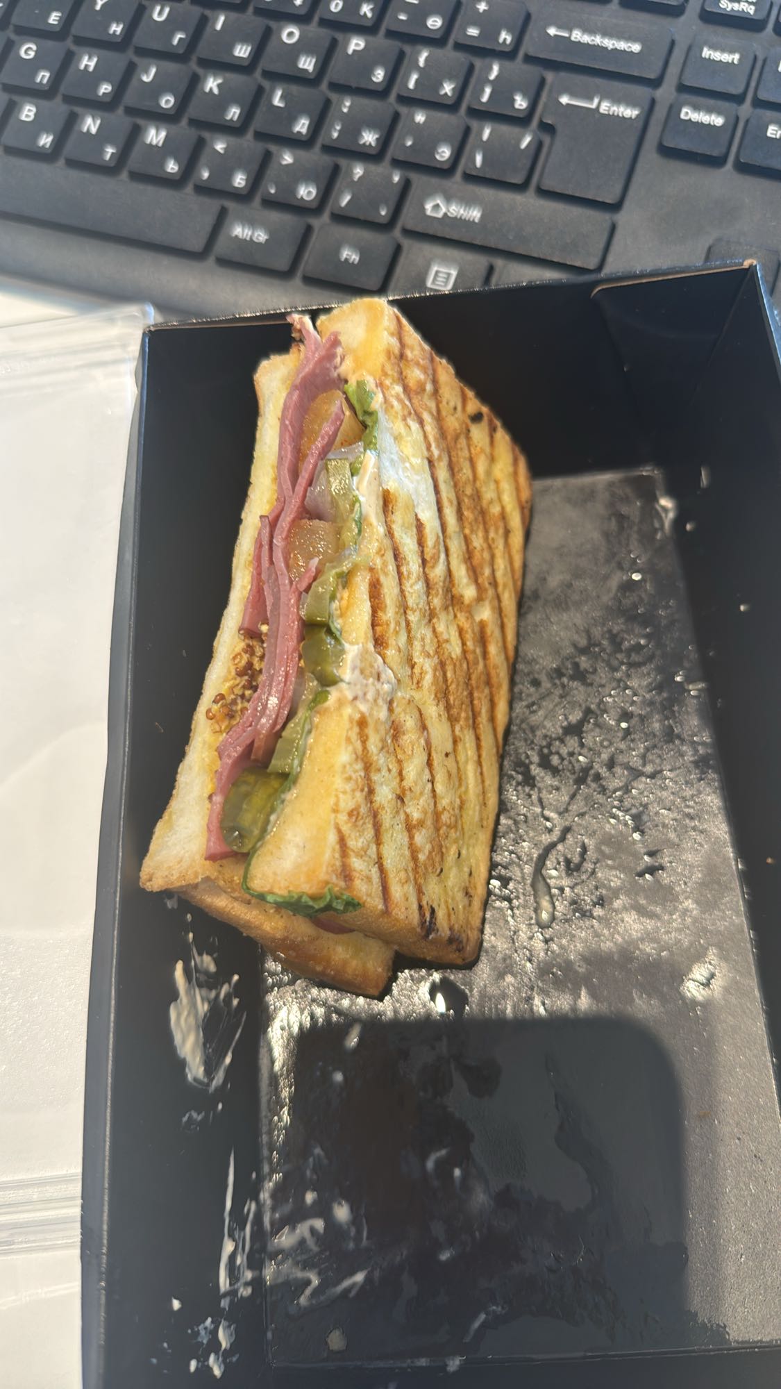 горячий сэндвич с говядиной