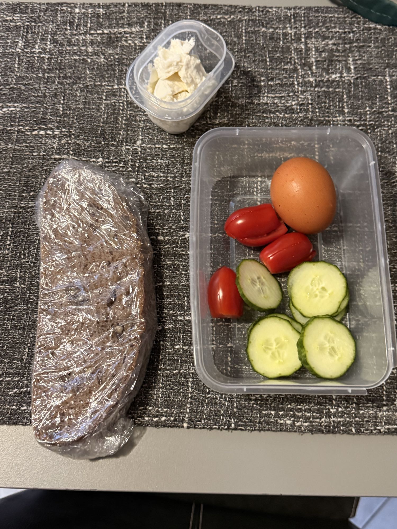 Mic dejun cu ou și legume