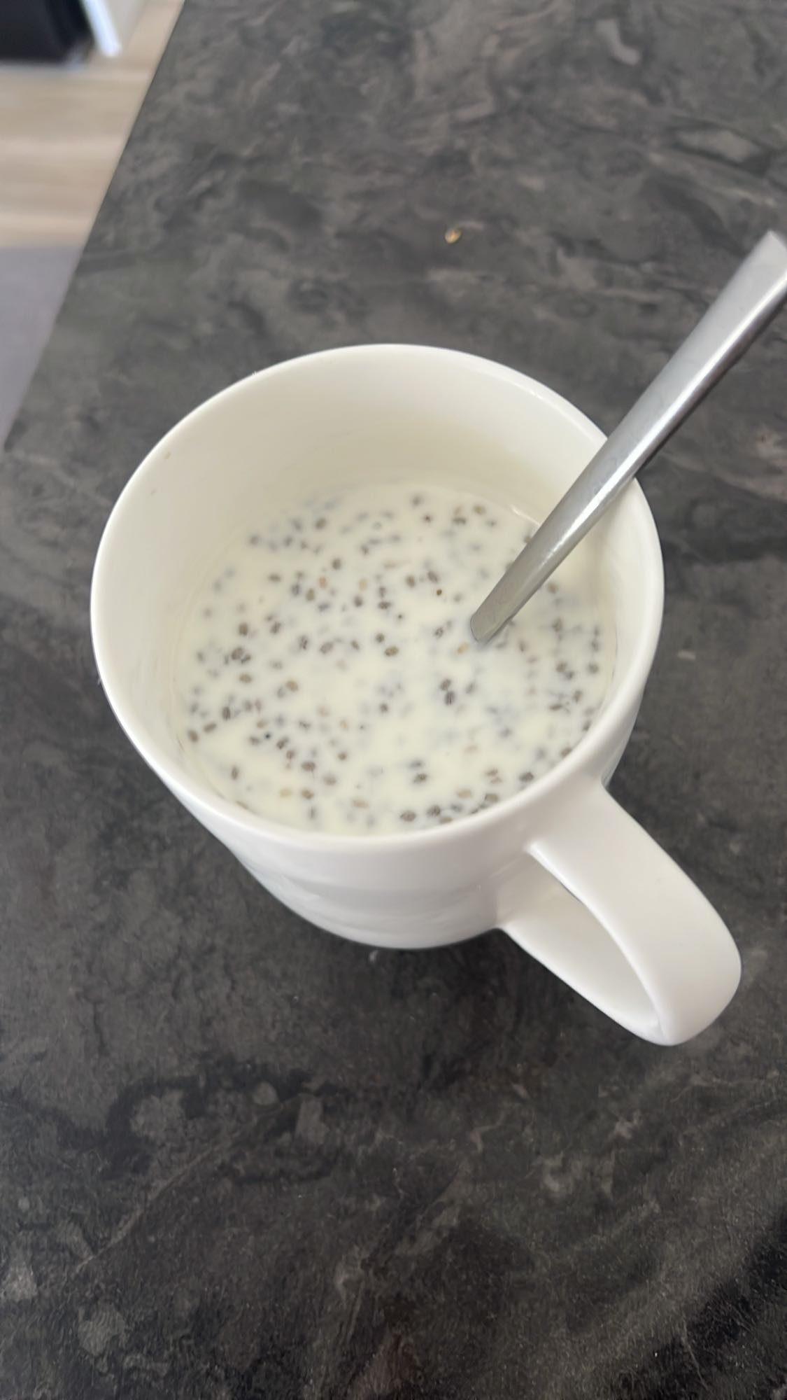 կաթով չիա պուդինգ