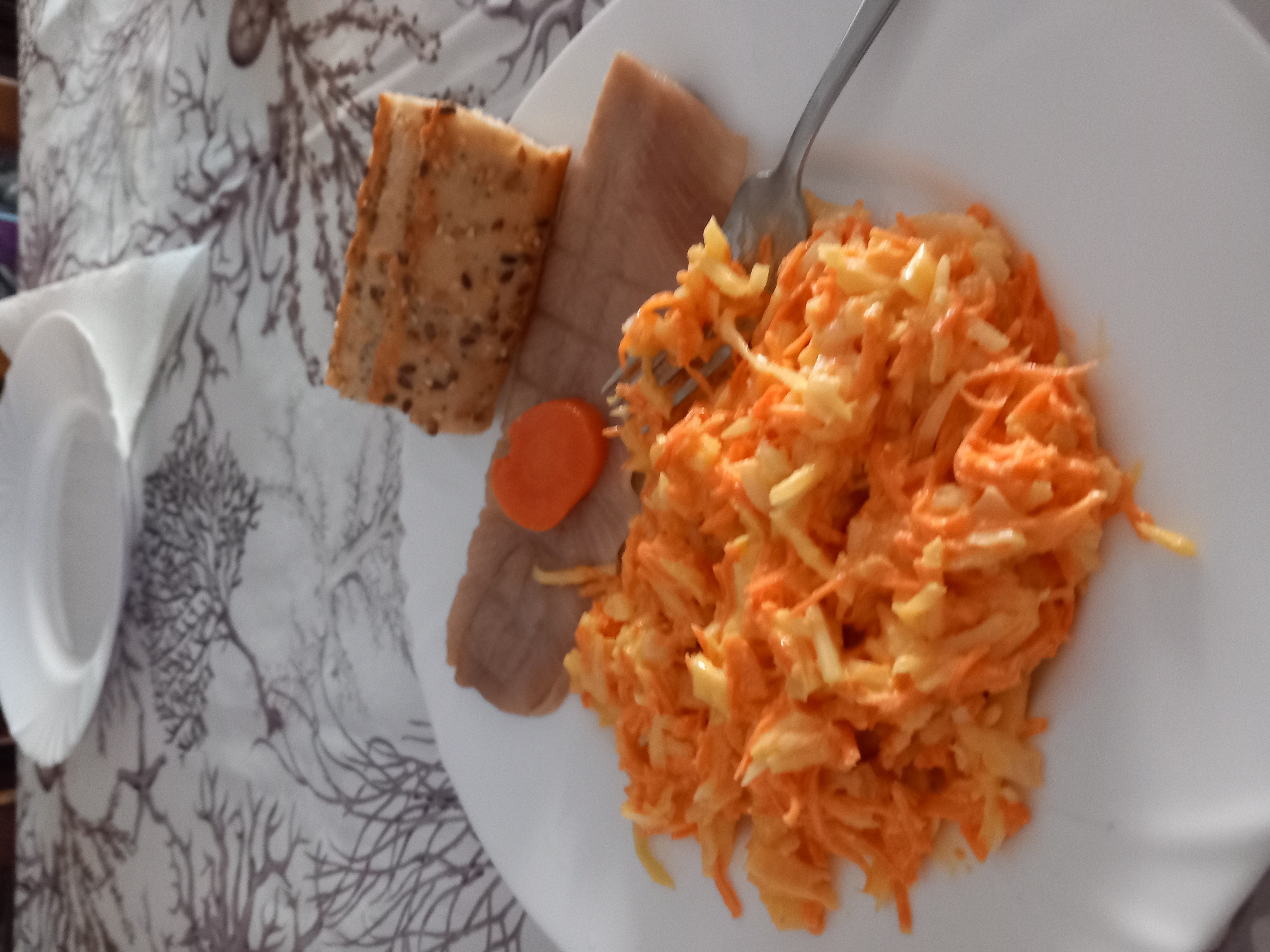 Salade carotte chou, pain, jambon