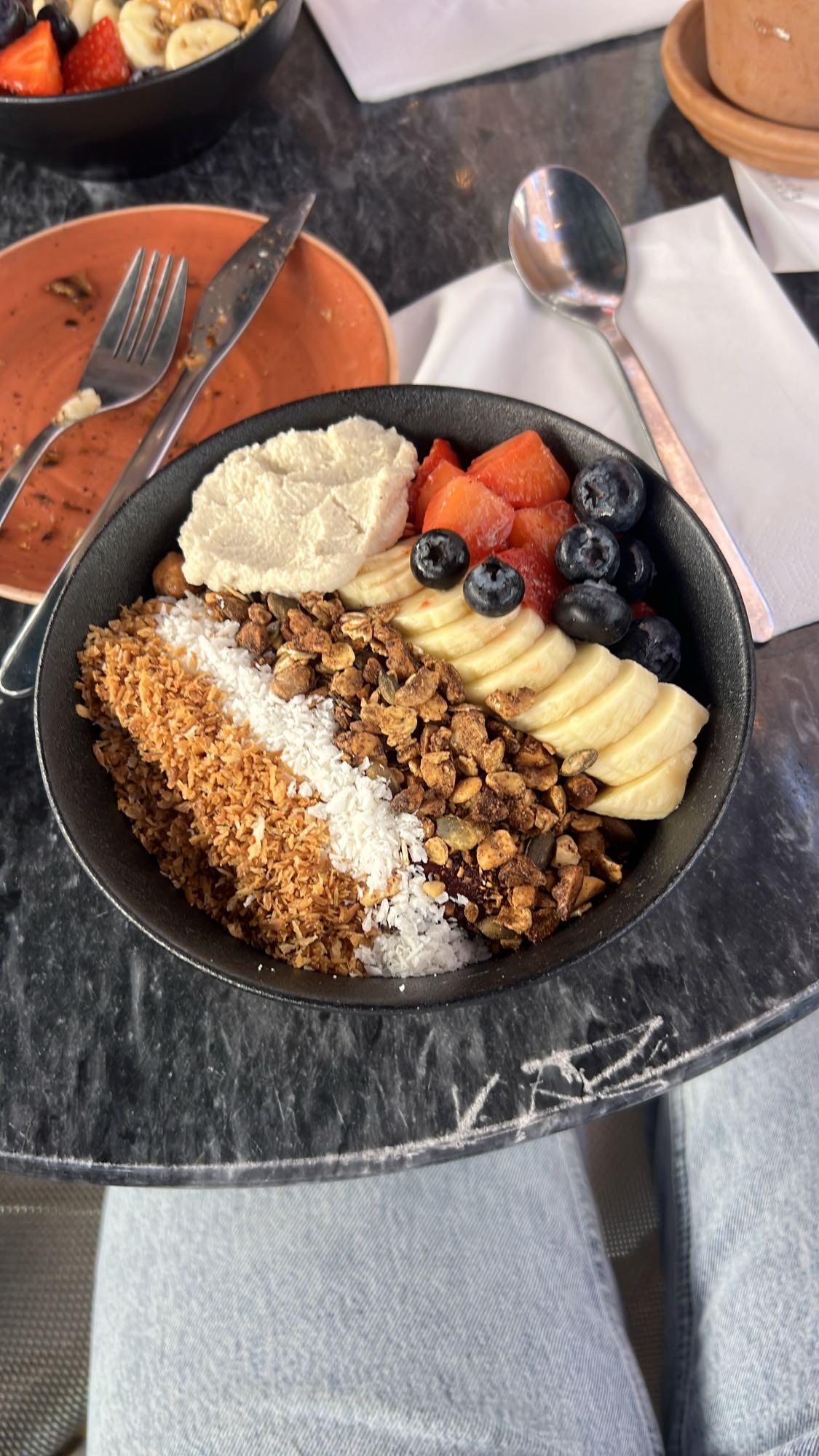 Frukostskål med frukt