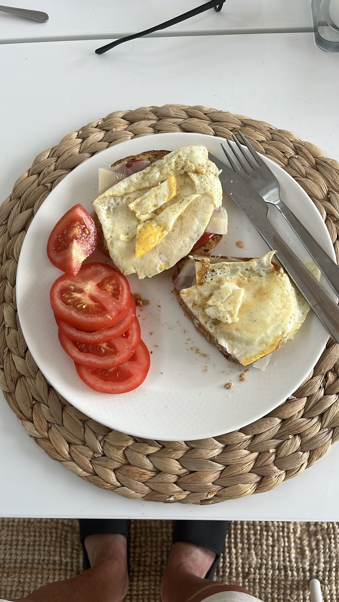 Äggsmörgås med tomat