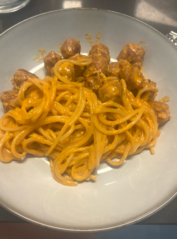 Espaguetis con albóndigas