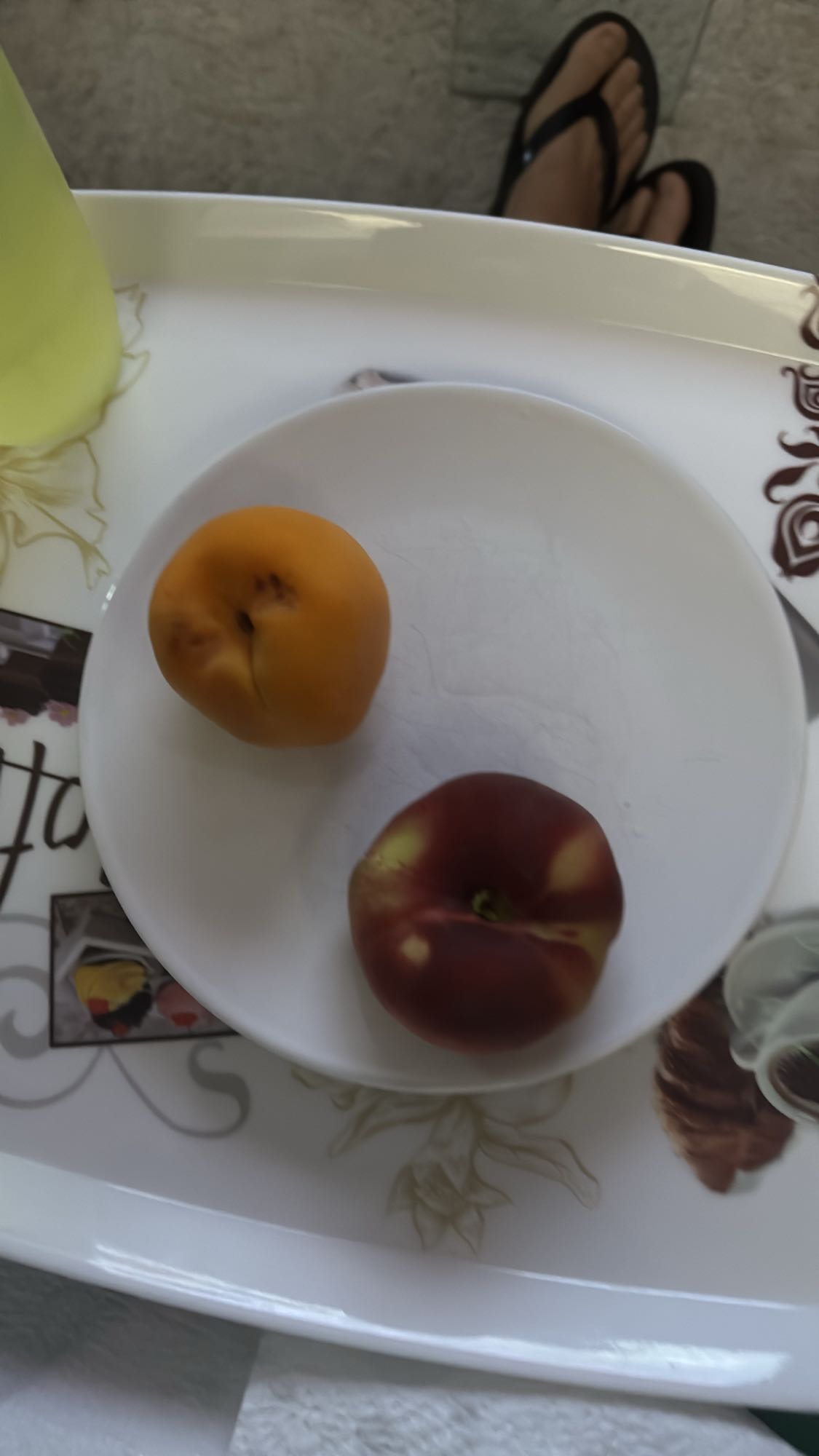 Fruta fresca en plato