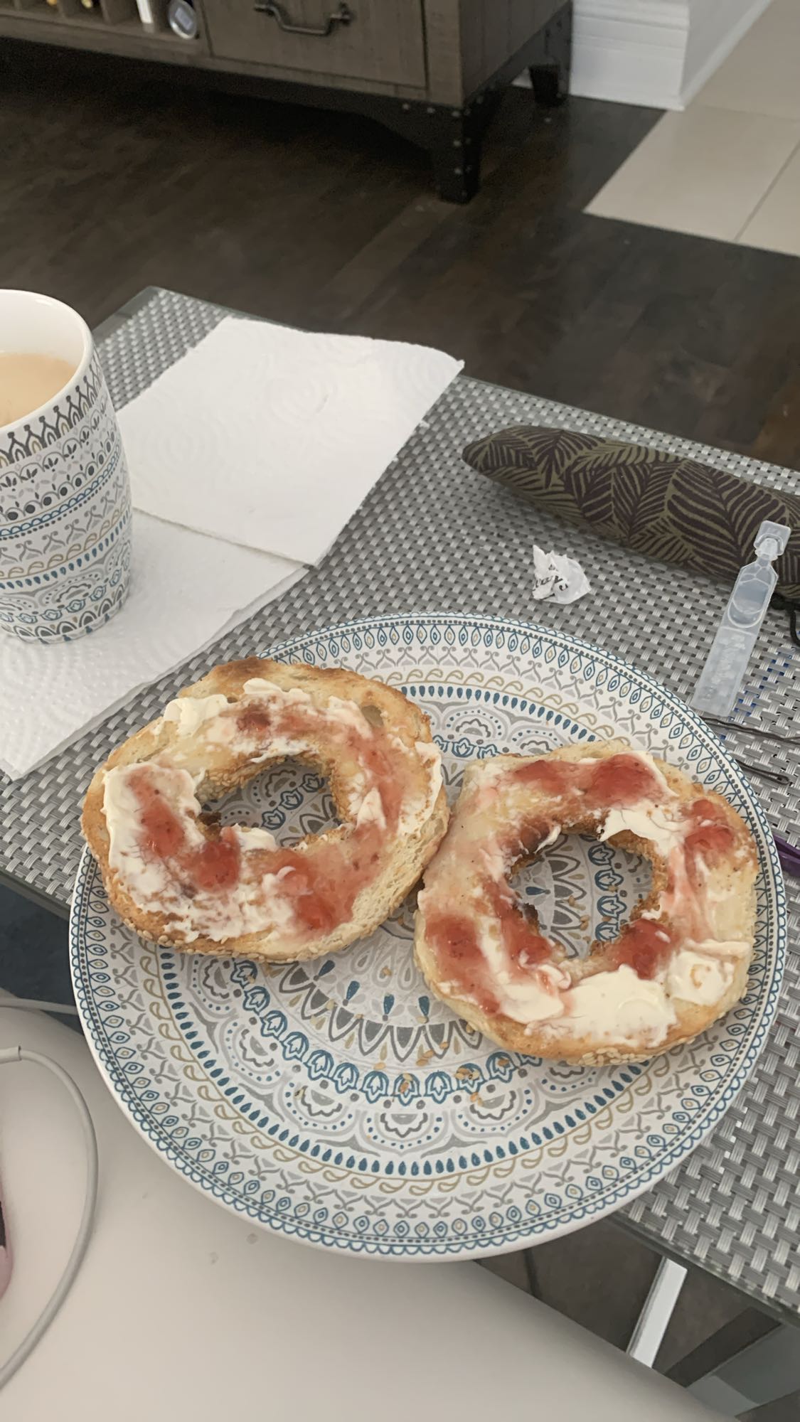 Bagel crème et confiture