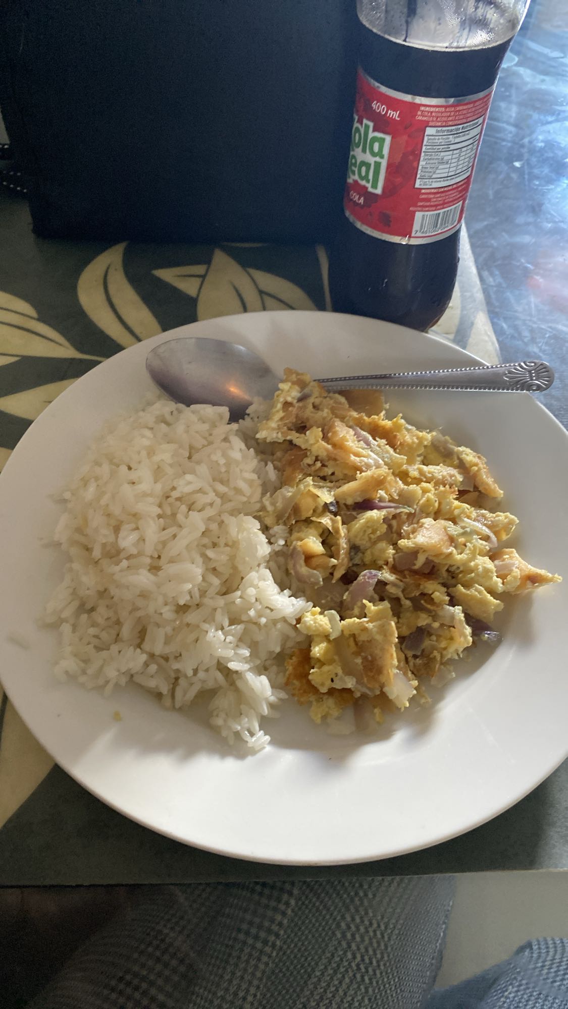 Arroz con huevo y soda
